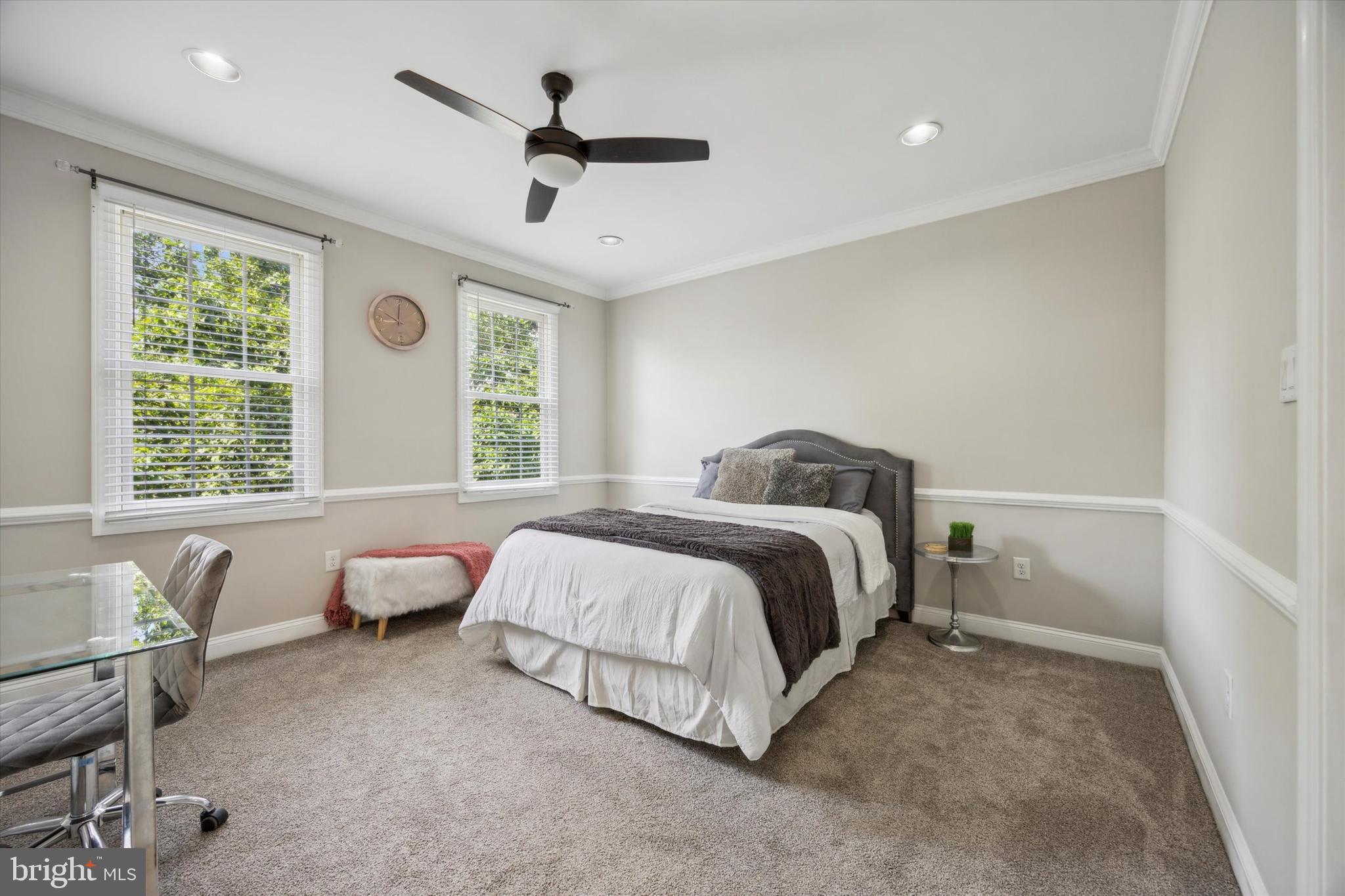 ESTSATFARAWAYFARMS - Residential