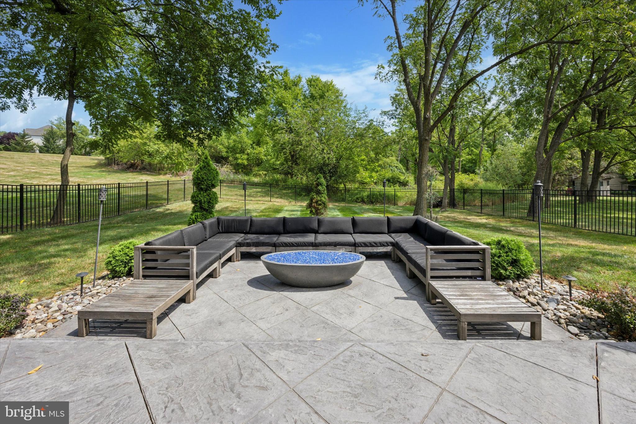 ESTSATFARAWAYFARMS - Residential