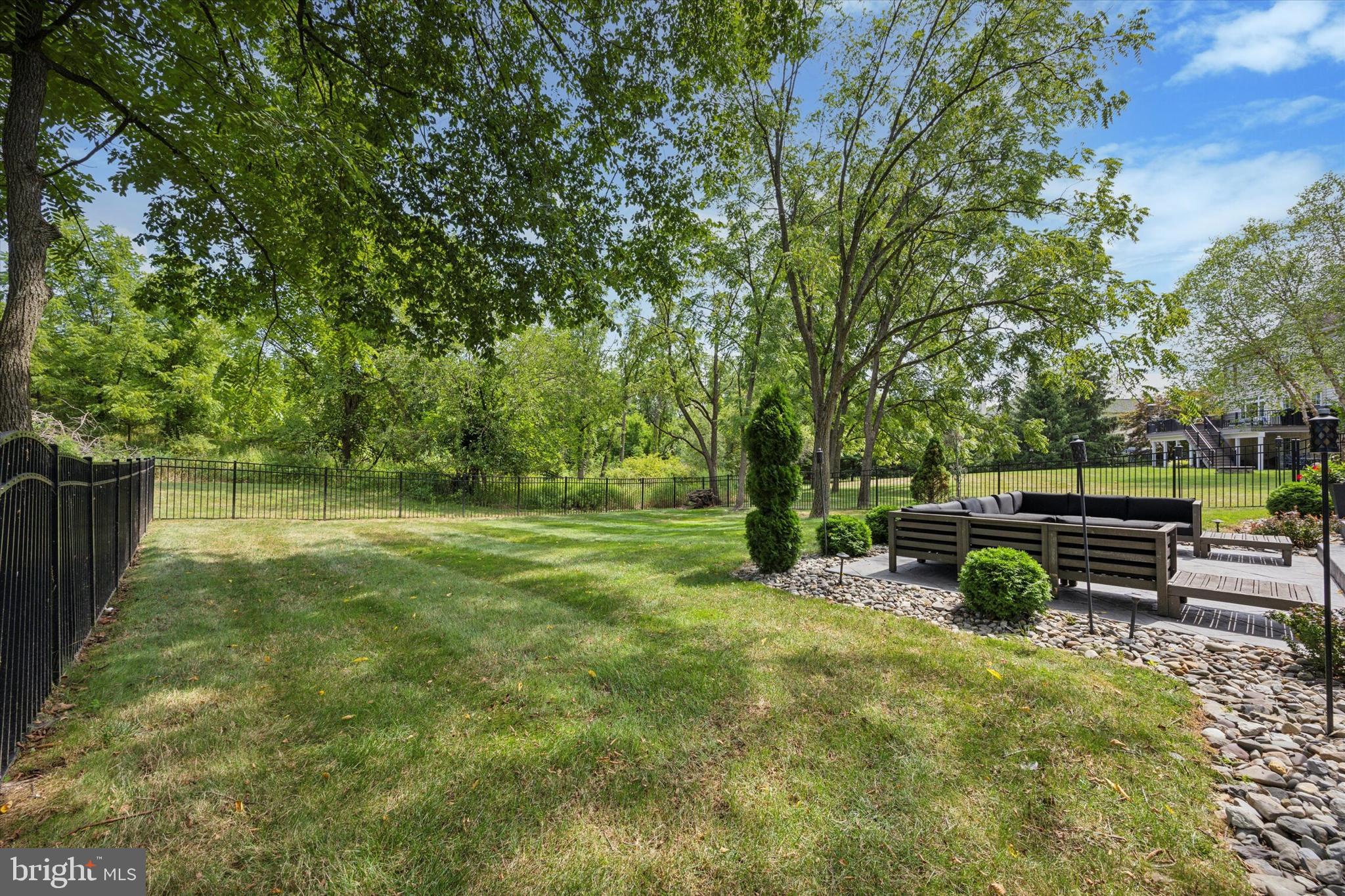 ESTSATFARAWAYFARMS - Residential