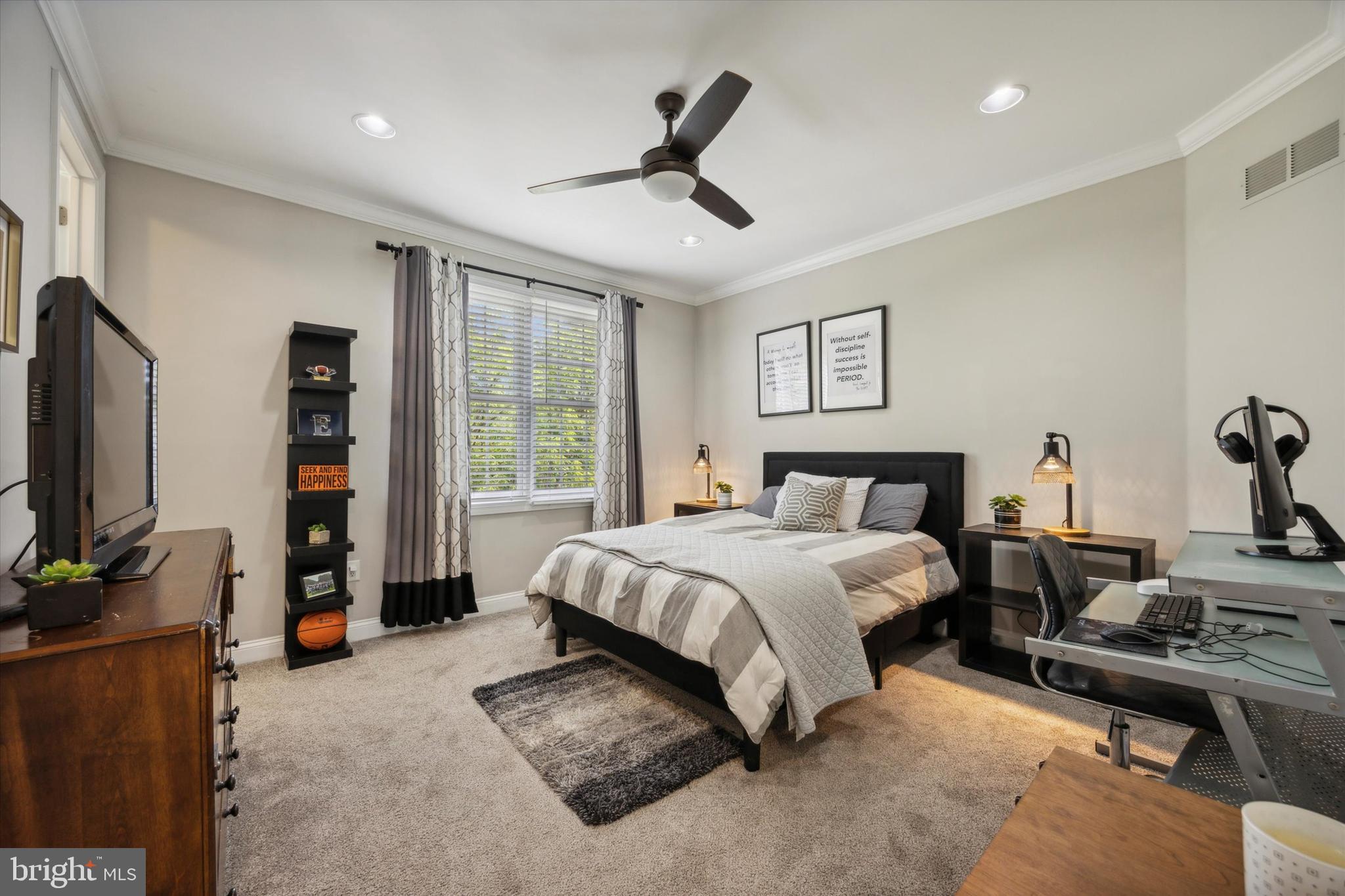 ESTSATFARAWAYFARMS - Residential