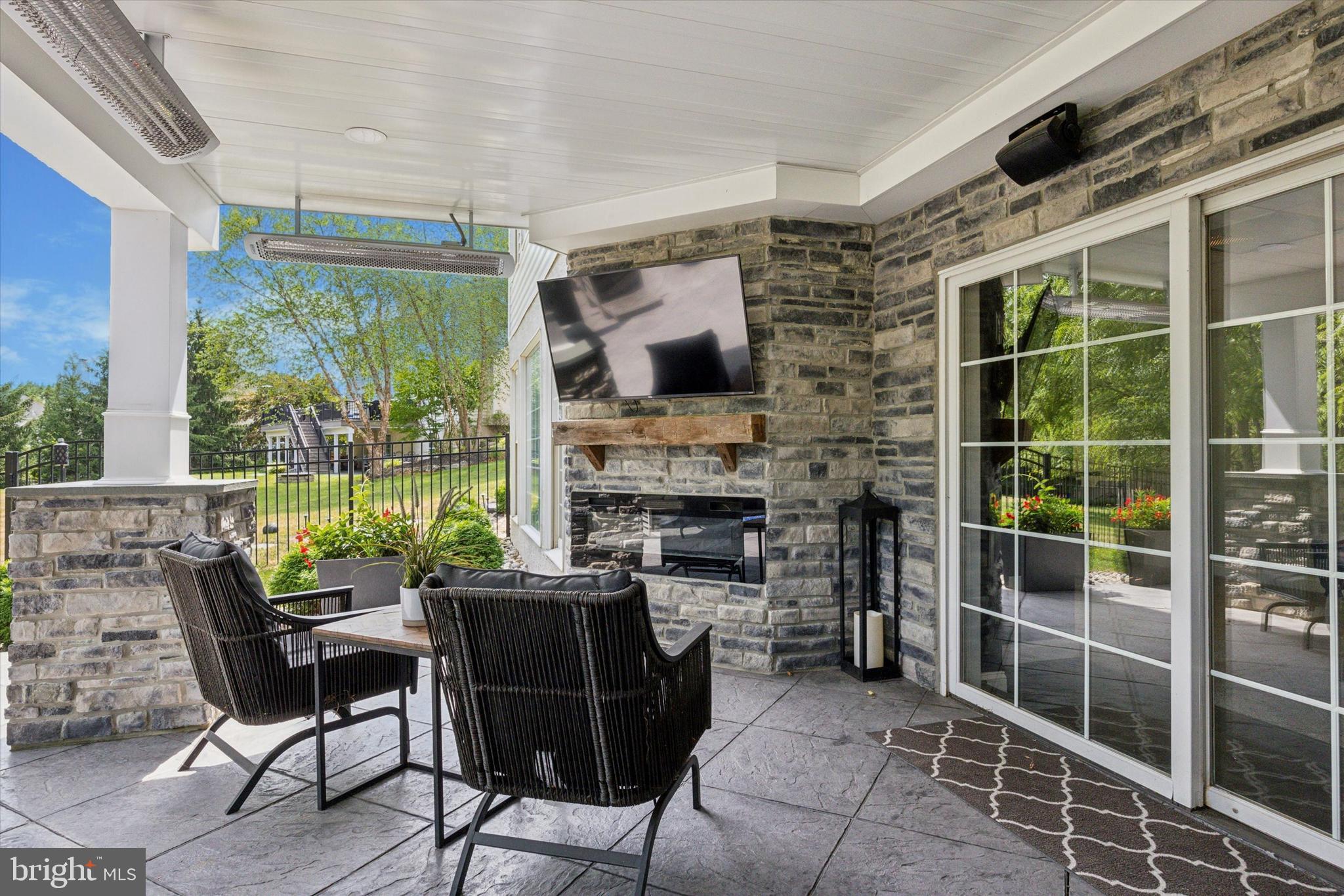 ESTSATFARAWAYFARMS - Residential