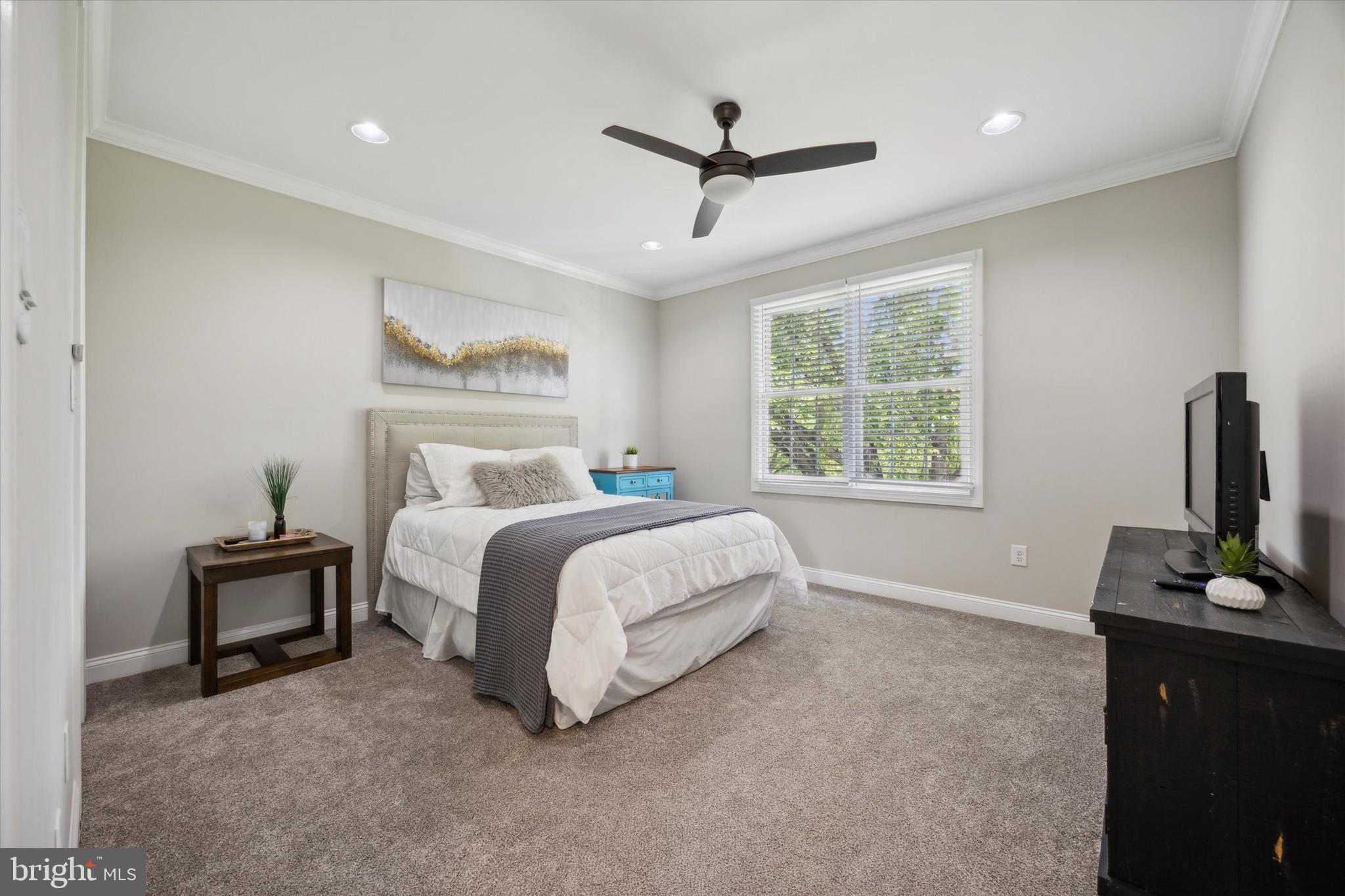 ESTSATFARAWAYFARMS - Residential