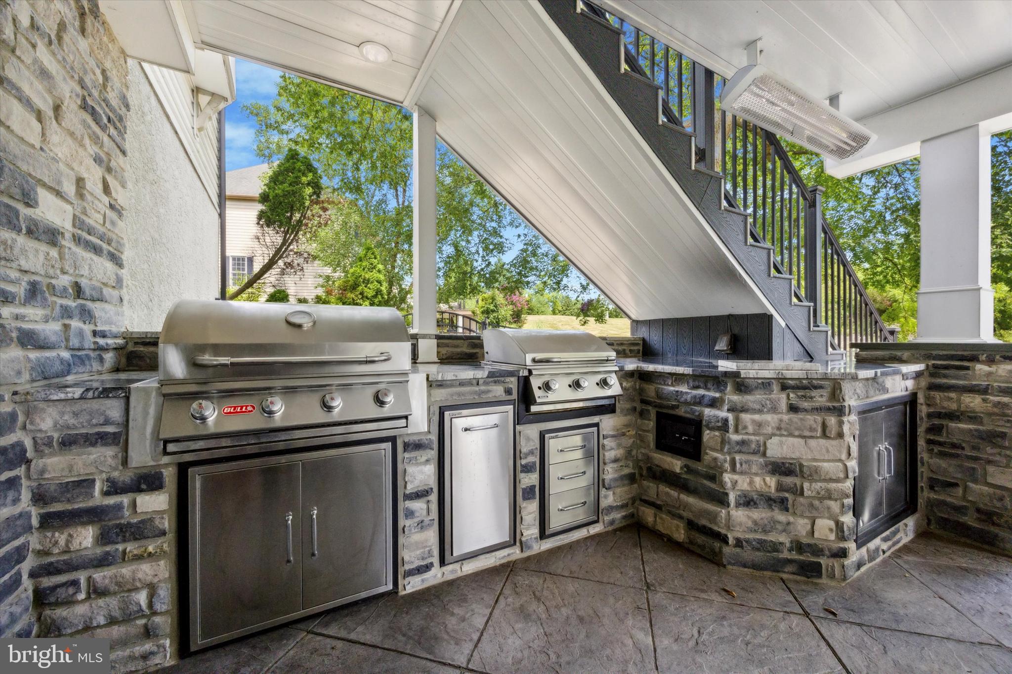 ESTSATFARAWAYFARMS - Residential