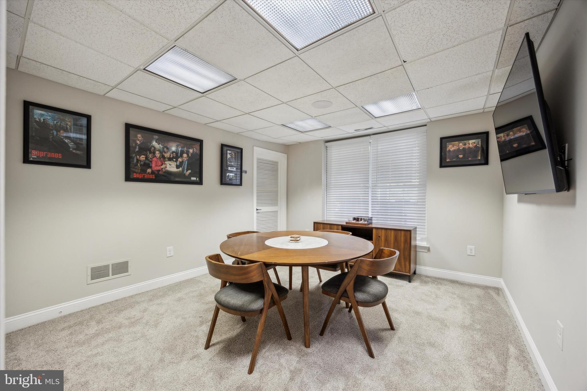 ESTSATFARAWAYFARMS - Residential