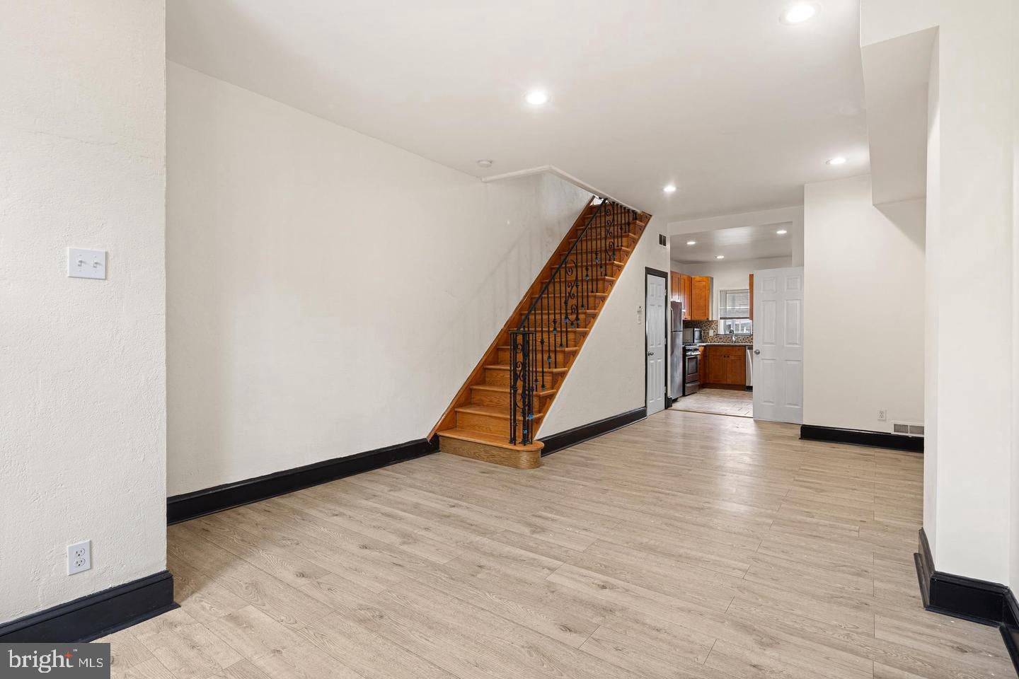 3044 ALMOND STREET