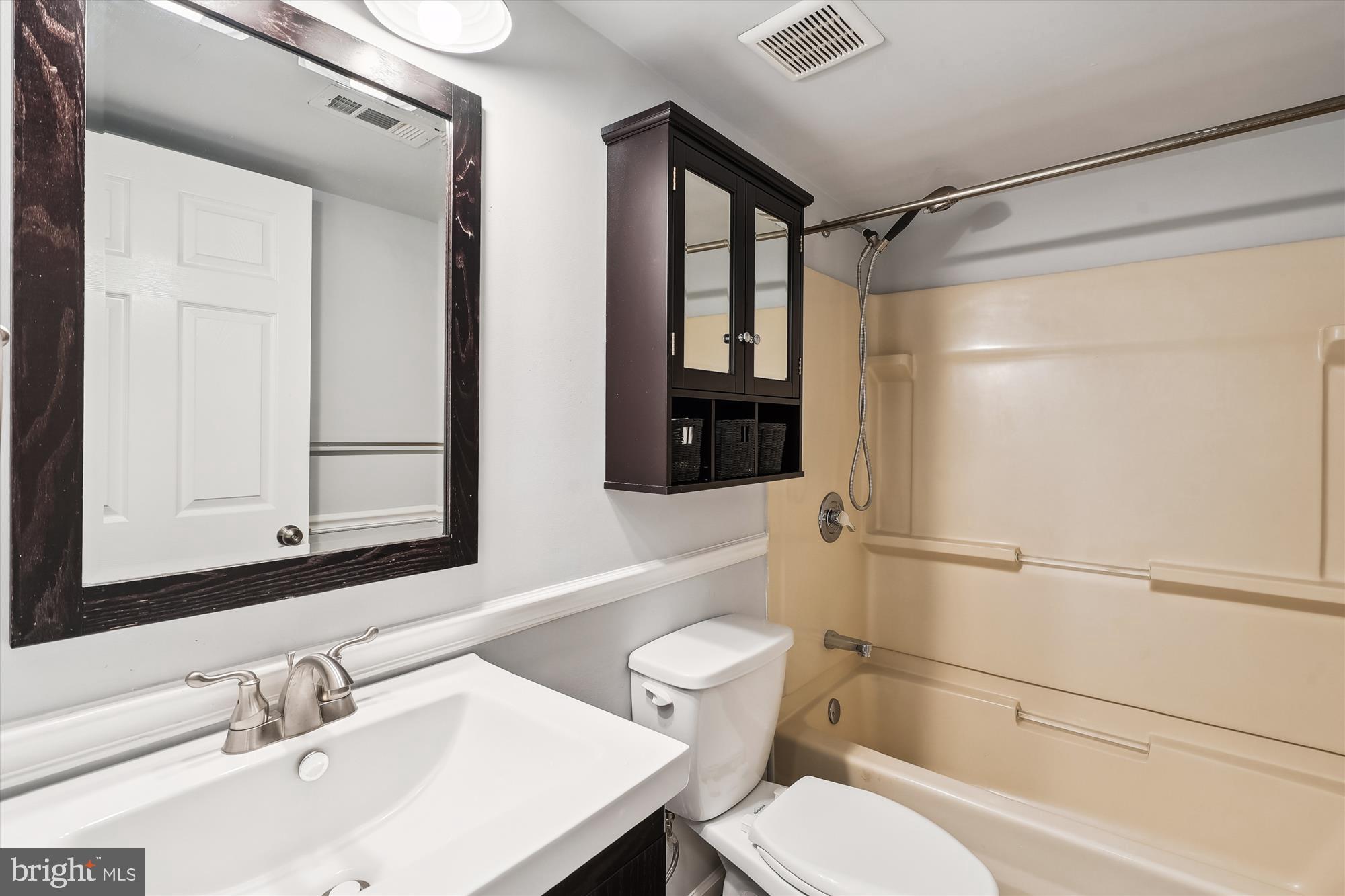 HERITAGE OAKS - Residential Lease