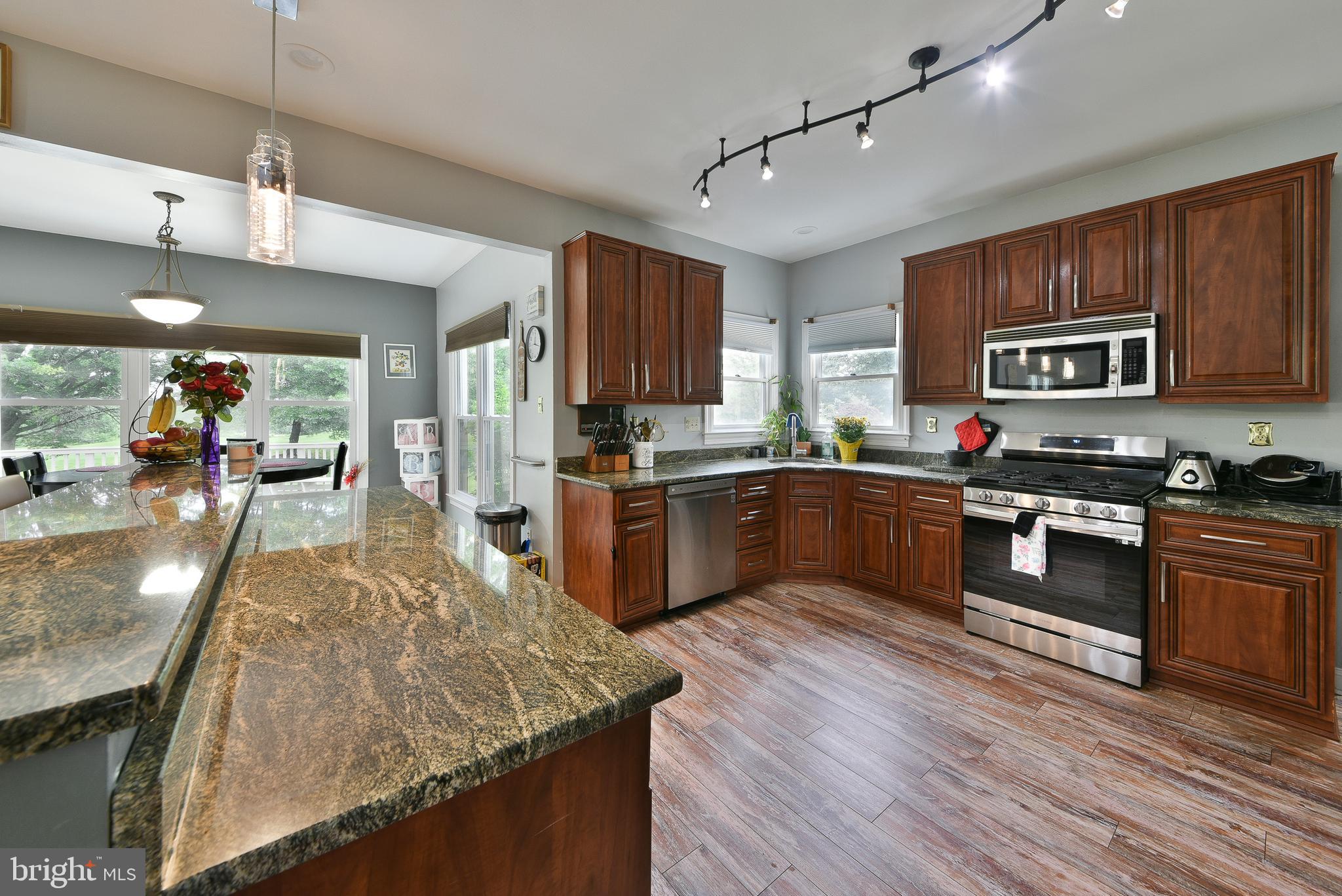 From the moment you step inside, you’ll be captivated by the OPEN FLOOR PLAN and ABUNDANT NATURAL LIGHT that fill this FULLY RENOVATED HOME. Featuring 4 BEDROOMS and 3.5 BATHS, this property is designed for both comfort and style.Enjoy gatherings in the FORMAL DINING ROOM, or cook like a pro in the SPACIOUS KITCHEN complete with a MARBLE CENTER ISLAND, BREAKFAST BAR, and a PANTRY CLOSET. The TV ROOM includes a WOOD-BURNING FIREPLACE, perfect for cozy evenings.
Upstairs, you'll find 4 WELL-SIZED BEDROOMS including a LUXURIOUS MASTER SUITE with a PRIVATE BATH and WALK-IN CLOSET. The home features RENOVATED FLOORING THROUGHOUT for a modern, clean look.The FULLY FINISHED, SEALED BASEMENT—also RECENTLY RENOVATED—offers EXTRA LIVING SPACE ideal for a home office, gym, or media room.
Step outside to your EXPANSIVE, where you can UNWIND and ENJOY STUNNING VIEWS of golfers teeing off on the 10th hole of PINECREST COUNTRY CLUB.Additional highlights include a 2-CAR GARAGE and BEAUTIFULLY LANDSCAPED GROUNDS.This MOVE-IN READY, LIGHT-FILLED GEM is a rare opportunity to live in a scenic, golf course community—schedule your showing today!