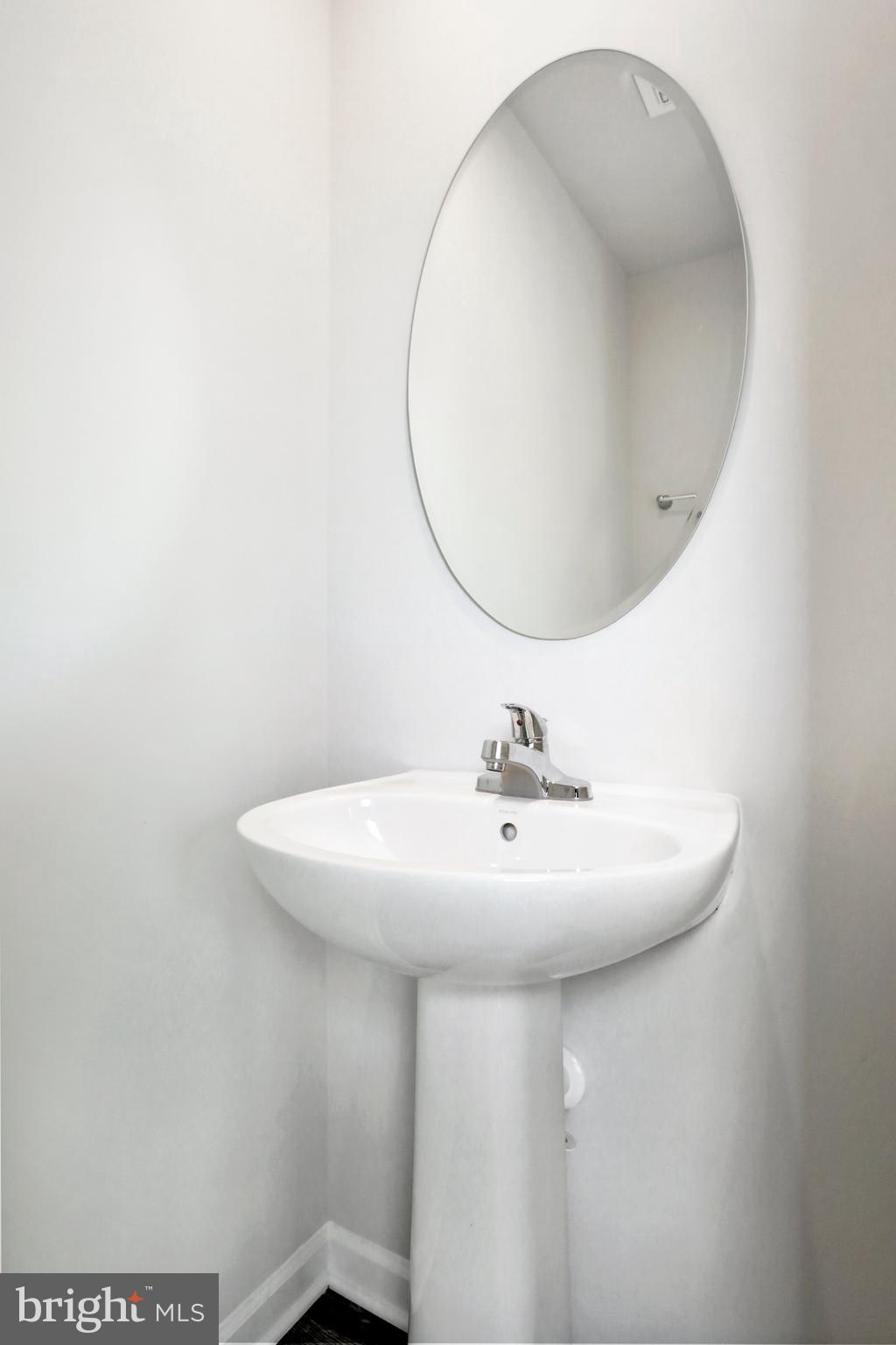 THE LAKES AT MARTINSBURG - Residential Lease