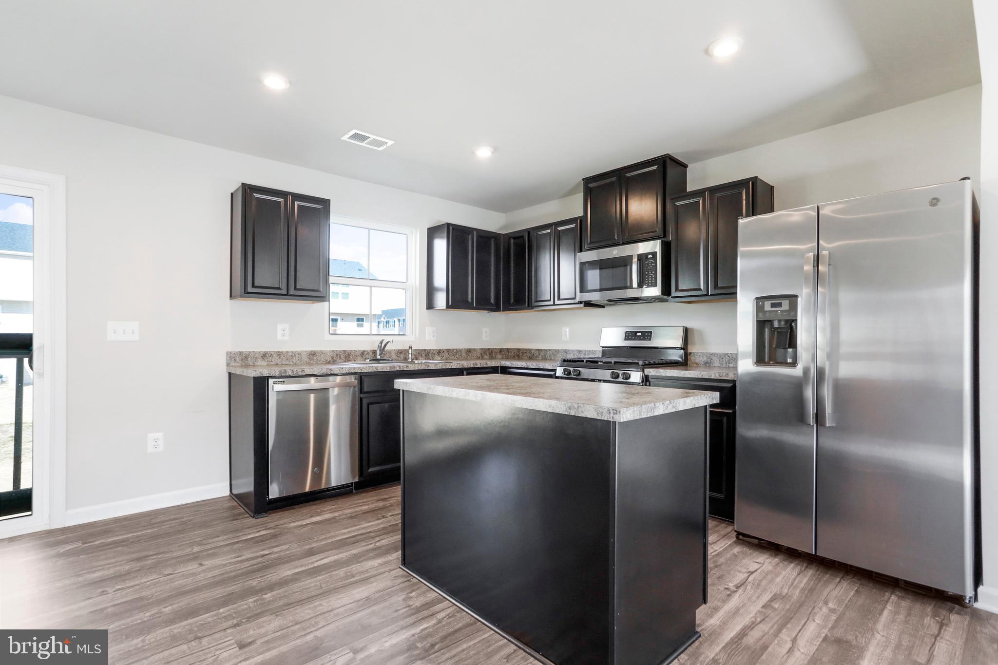 THE LAKES AT MARTINSBURG - Residential Lease