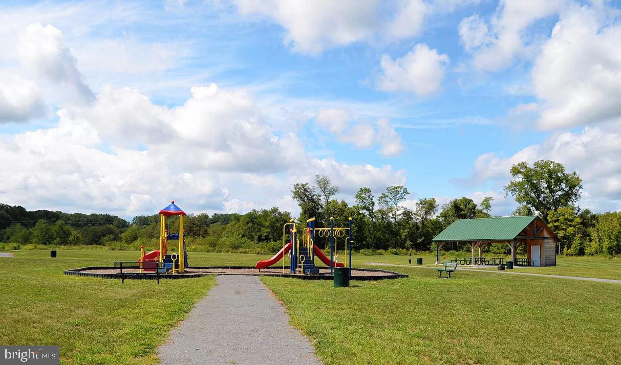 THE LAKES AT MARTINSBURG - Residential Lease