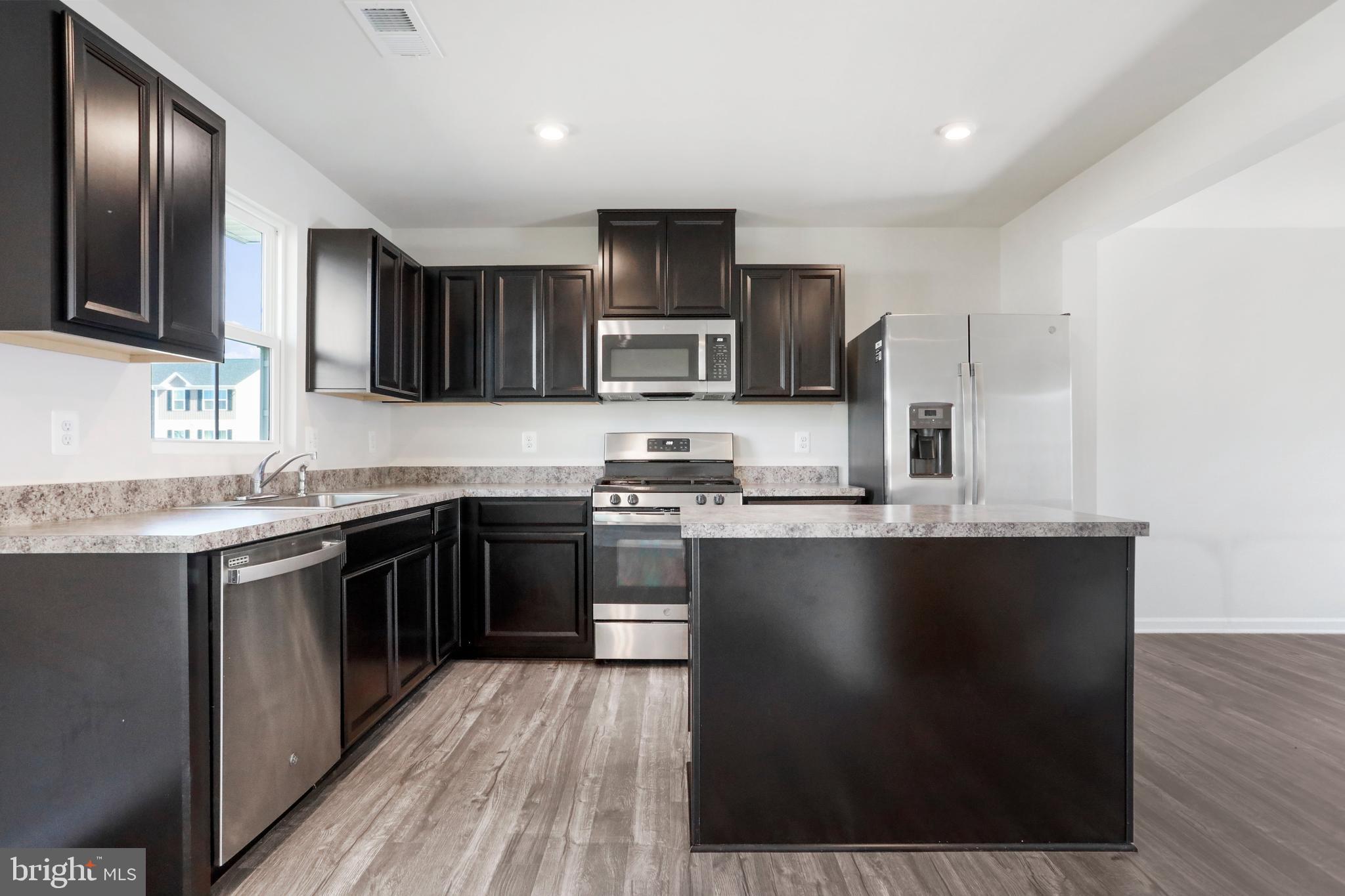 THE LAKES AT MARTINSBURG - Residential Lease