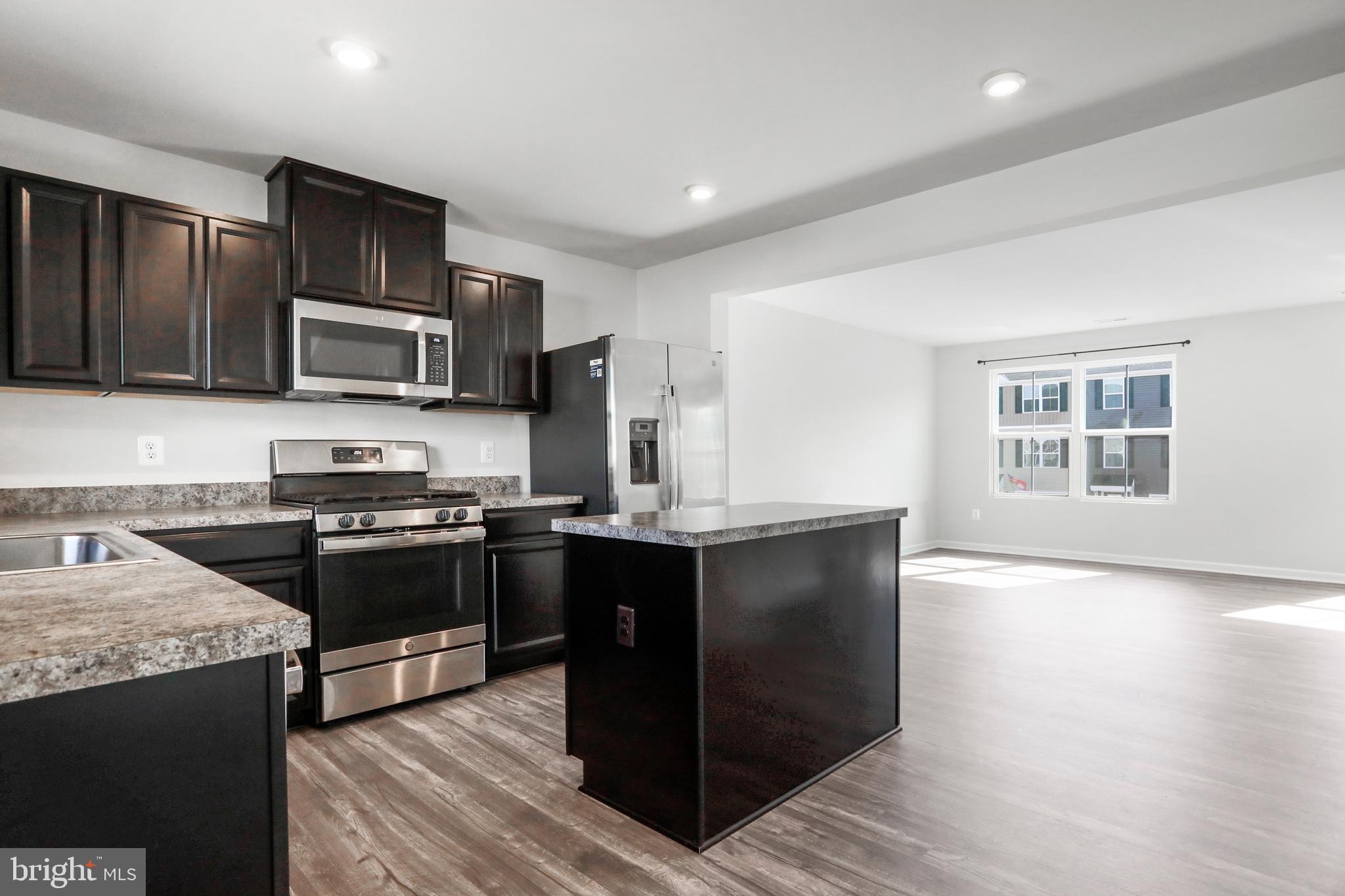 THE LAKES AT MARTINSBURG - Residential Lease