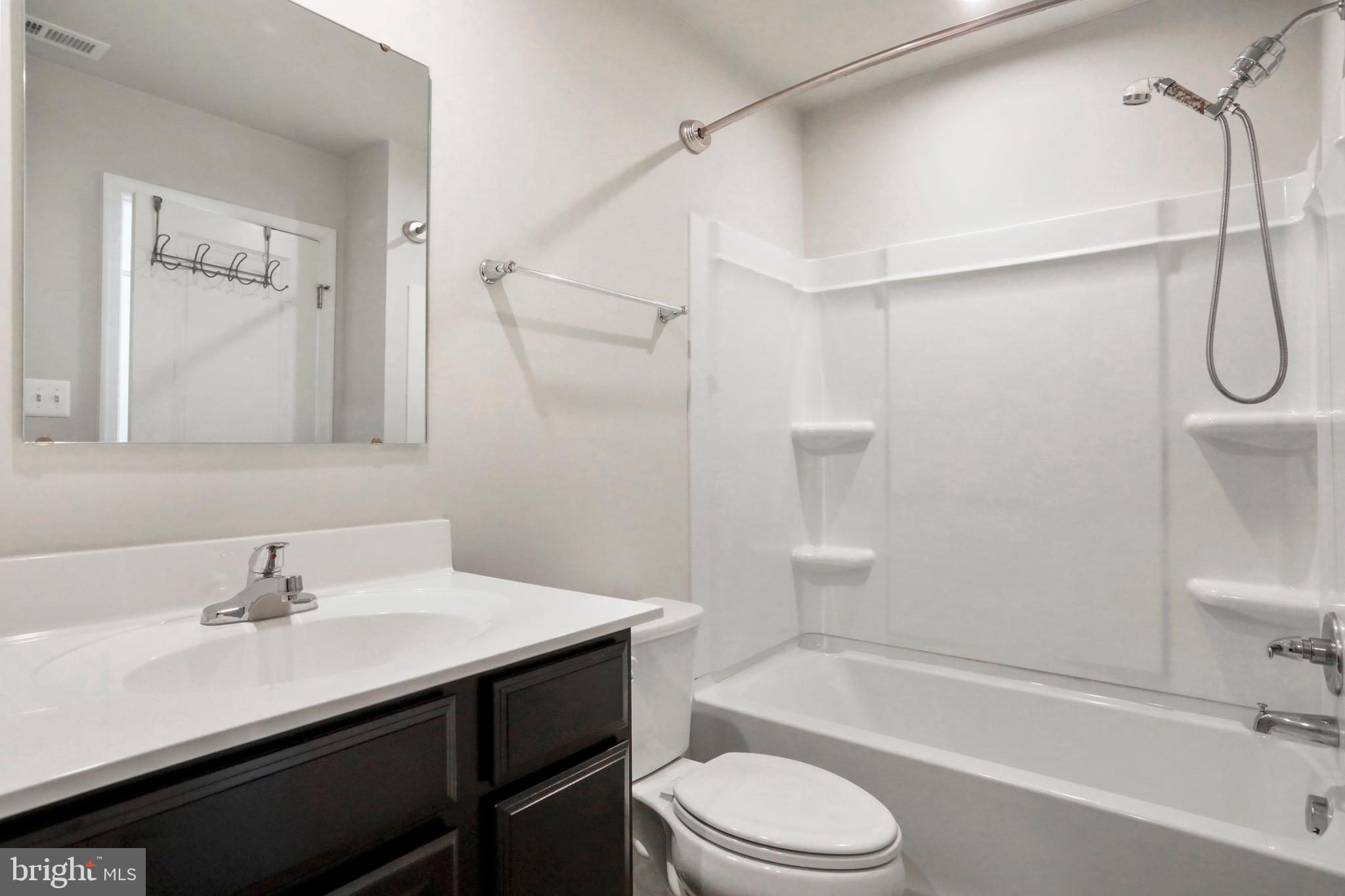 THE LAKES AT MARTINSBURG - Residential Lease