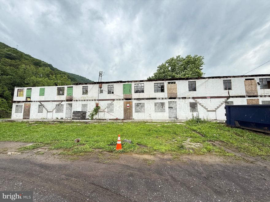 ATTENTION INVESTORS!  PRIME REAL ESTATE IN DOWNTOWN KEYSER. (28x128) 2 STORY, TOTAL CONCRETE BLOCK BUILDING WITH ENDLESS POSSIBILITIES!  CITY OWNED PROPERTY ON BOTH SIDES. PUBLIC PARKING IN THE FRONT. UNRESTRICTED. ALL UTILITIES ON-SITE. PERFECT FOR APARTMENTS. RECENT BLOCK-WORK UPGRADES.