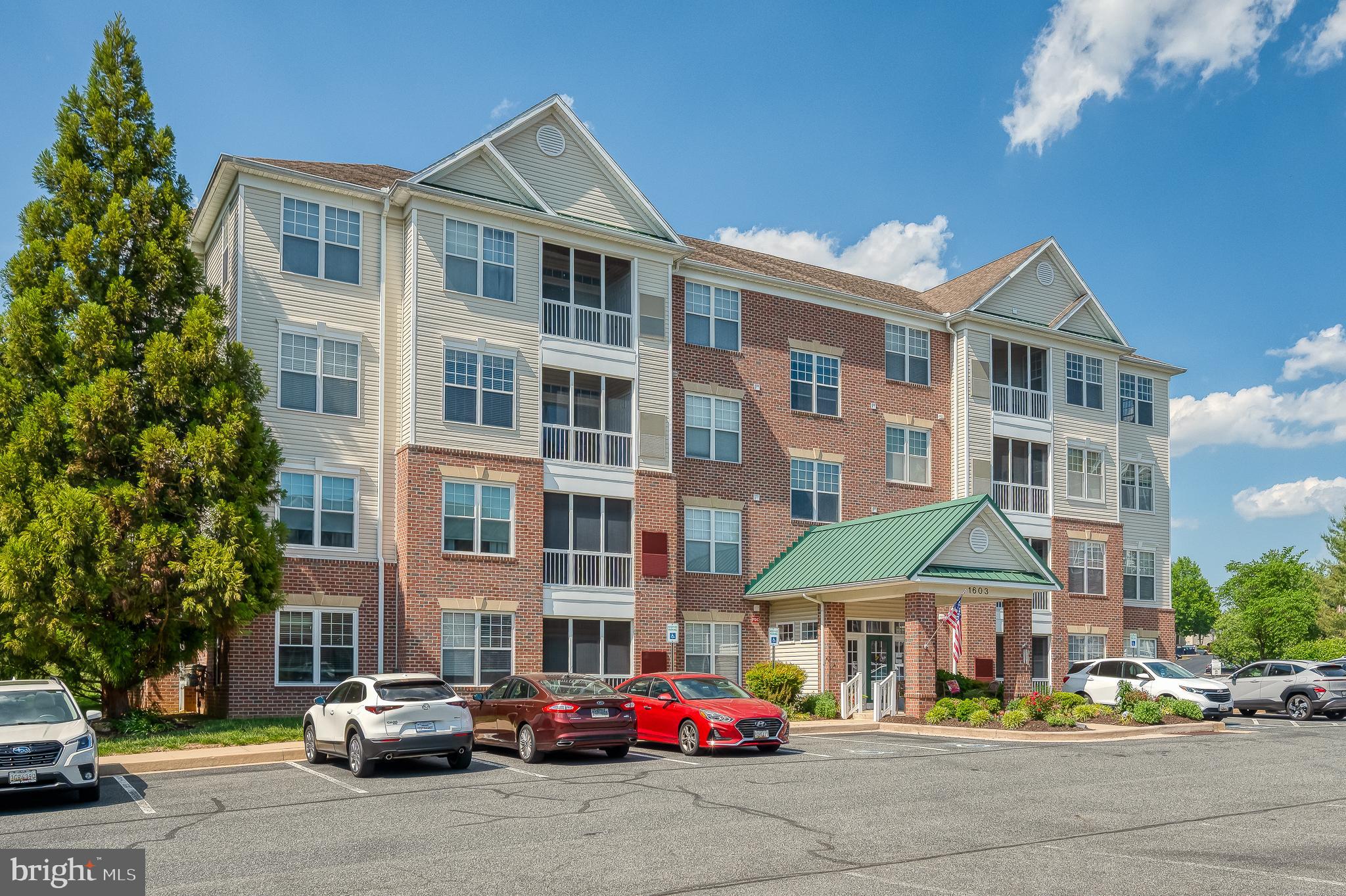 EMERALD HILLS - Residential