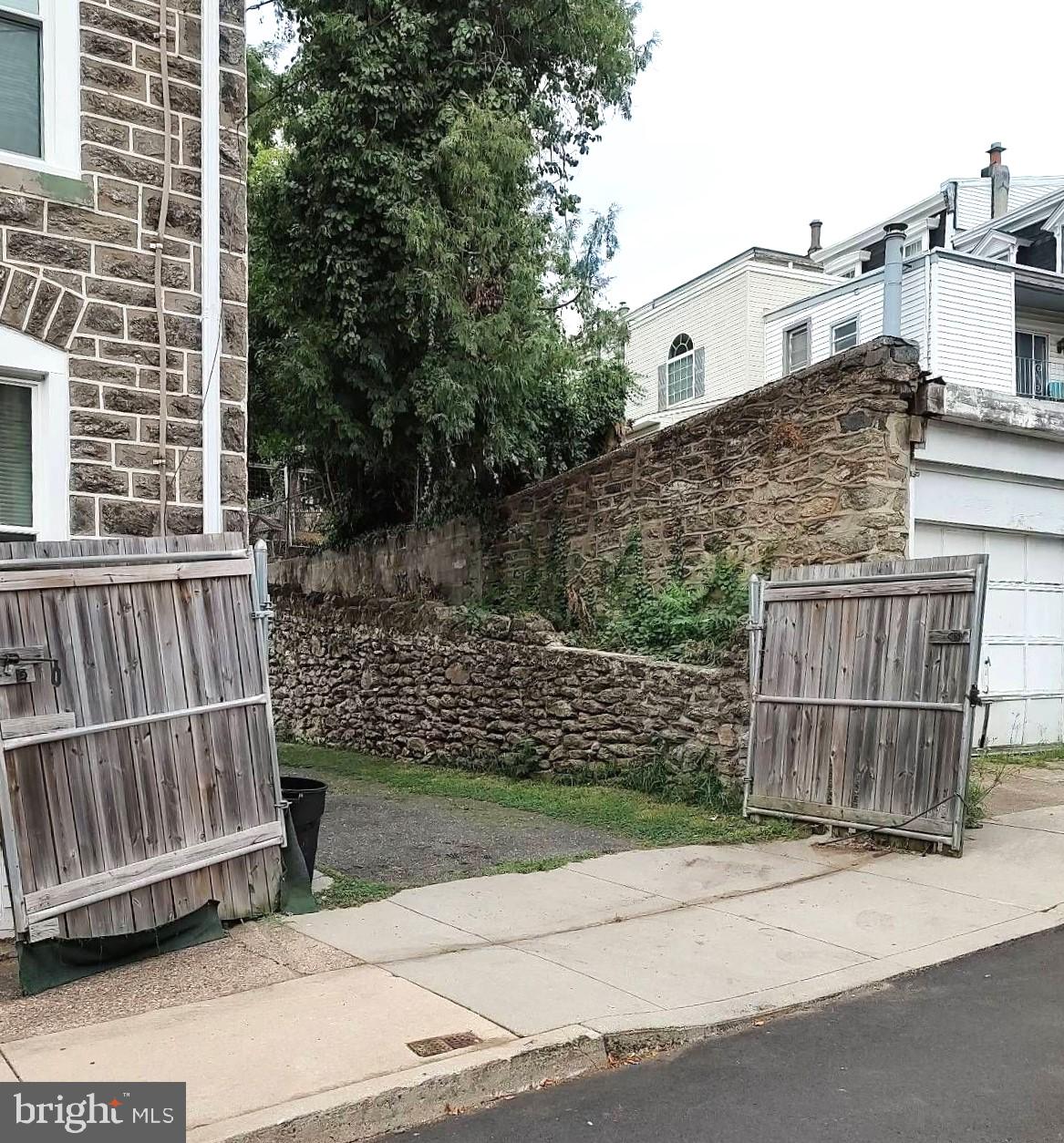 ROXBOROUGH - Residential Lease