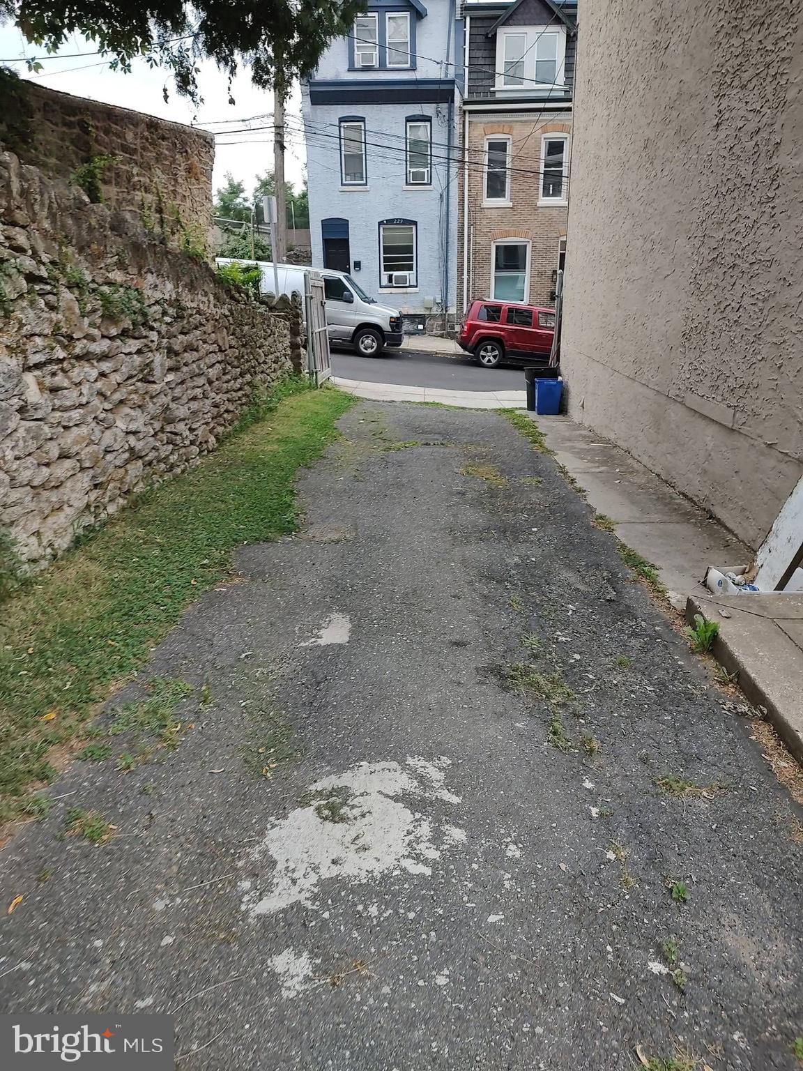 ROXBOROUGH - Residential Lease