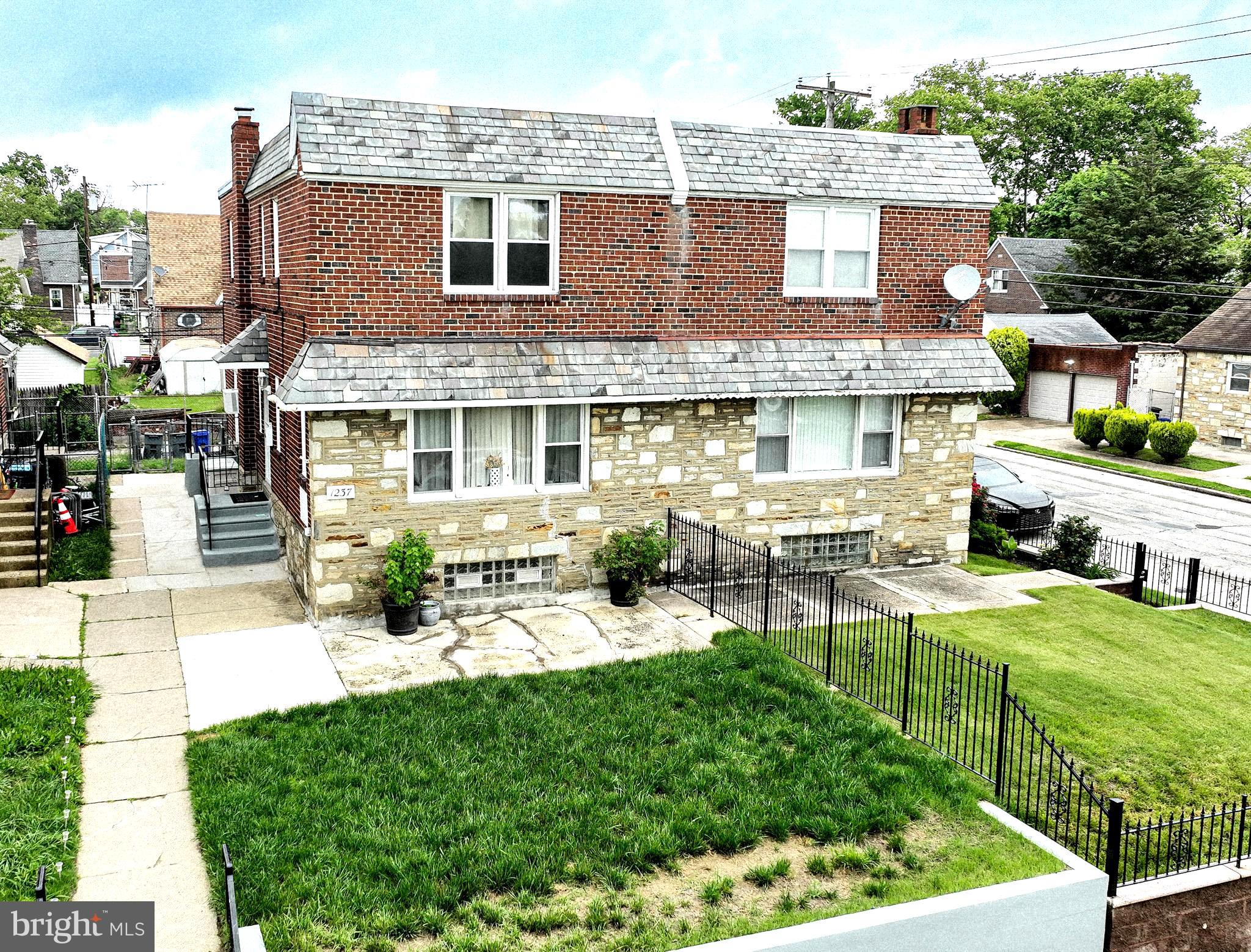 Welcome to this delightful 2-story brick twin nestled in the desirable Castor Gardens neighborhood. This well-maintained home offers 3 bedrooms, 2 full baths, and 2 half baths, providing ample space for comfortable living.
Key Features:
Inviting Living Spaces: Enter through a welcoming foyer leading to a bright and airy living room that seamlessly flows into the formal dining area—ideal for both relaxation and entertaining.
Eat-In Kitchen: The well-maintained eat-in kitchen boasts beautiful countertops, stainless steel appliances, and plenty of cabinetry for storage.
Spacious Bedrooms: Upstairs, you'll find three generously sized bedrooms with ample closet space, including a primary bedroom with an en-suite bathroom.
Finished Lower Level: The finished lower level offers versatile space that can be used as an additional bedroom, home office, gym, or entertainment area, along with another convenient half bathroom.
Additional Amenities: This level also features a laundry area, additional storage space, and an attached 1-car garage with access to the rear fenced-in yard and driveway, providing extra parking options.