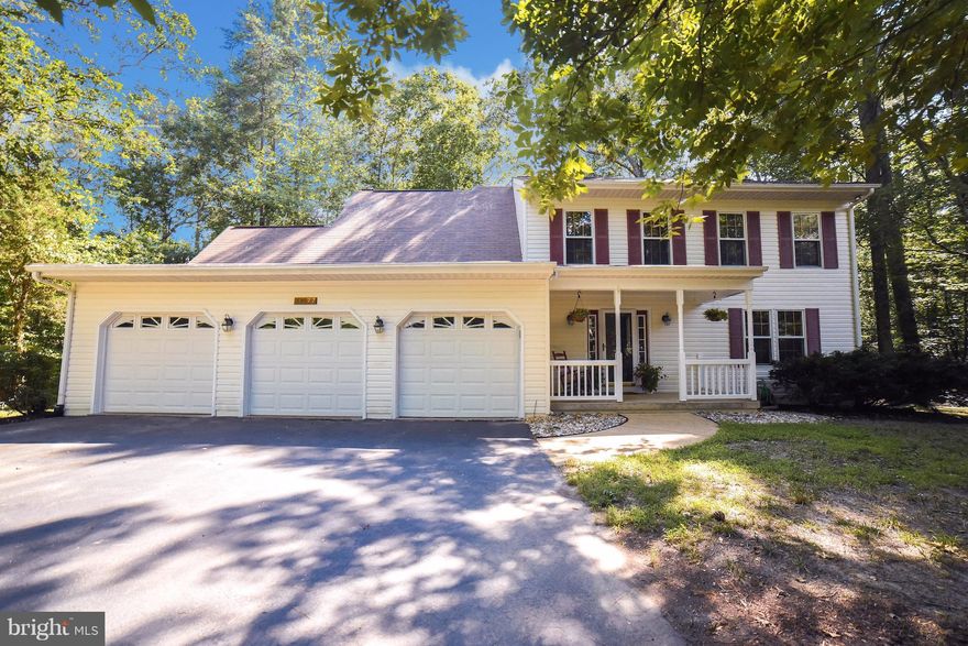 Lovely home in quiet neighborhood in Sycamore Hollow. Hardwood floors throughout much of downstairs, sun-room leads to large deck for entertaining and private backyard. Three car garage is an unusual find in Wildewood and accommodates all the toys and the necessities. Come enjoy the privacy this home offers yet still live within walking distance to local pool and family recreation sites.