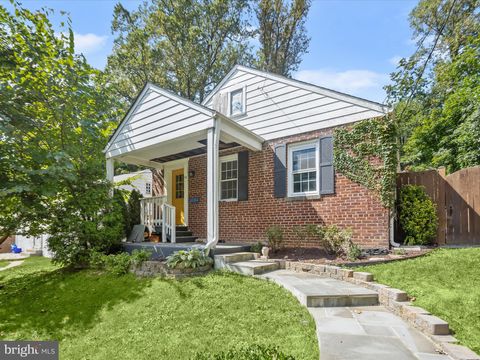 Photo of 115 Melbourne Avenue, SILVER SPRING, MD 20901 (MLS # MDMC2198536) Photo of 115 Melbourne Avenue, SILVER SPRING, MD 20901 (MLS # MDMC2198536)