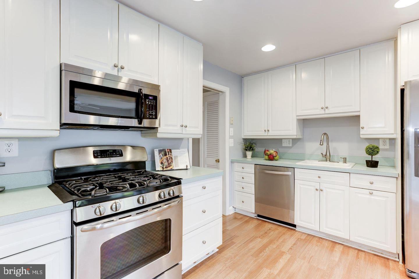 SALONA VILLAGE - Residential