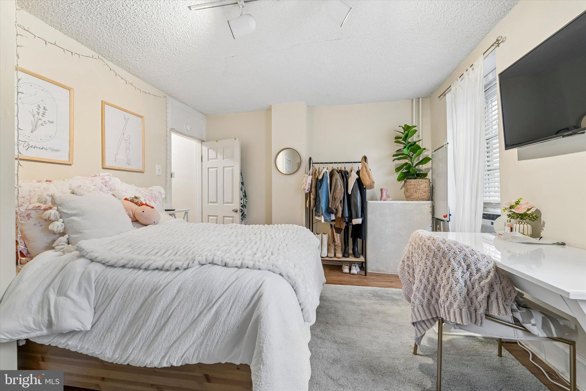 ROXBOROUGH - Residential