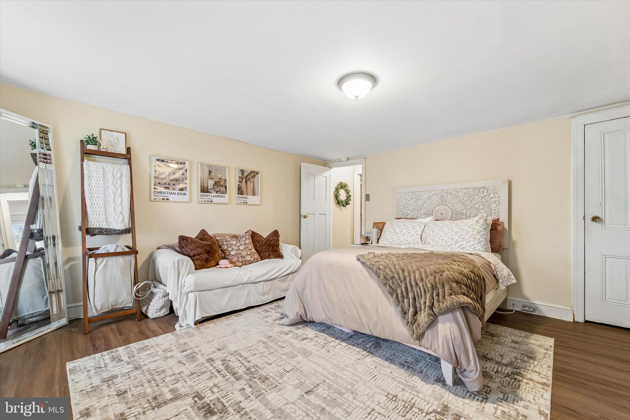 ROXBOROUGH - Residential