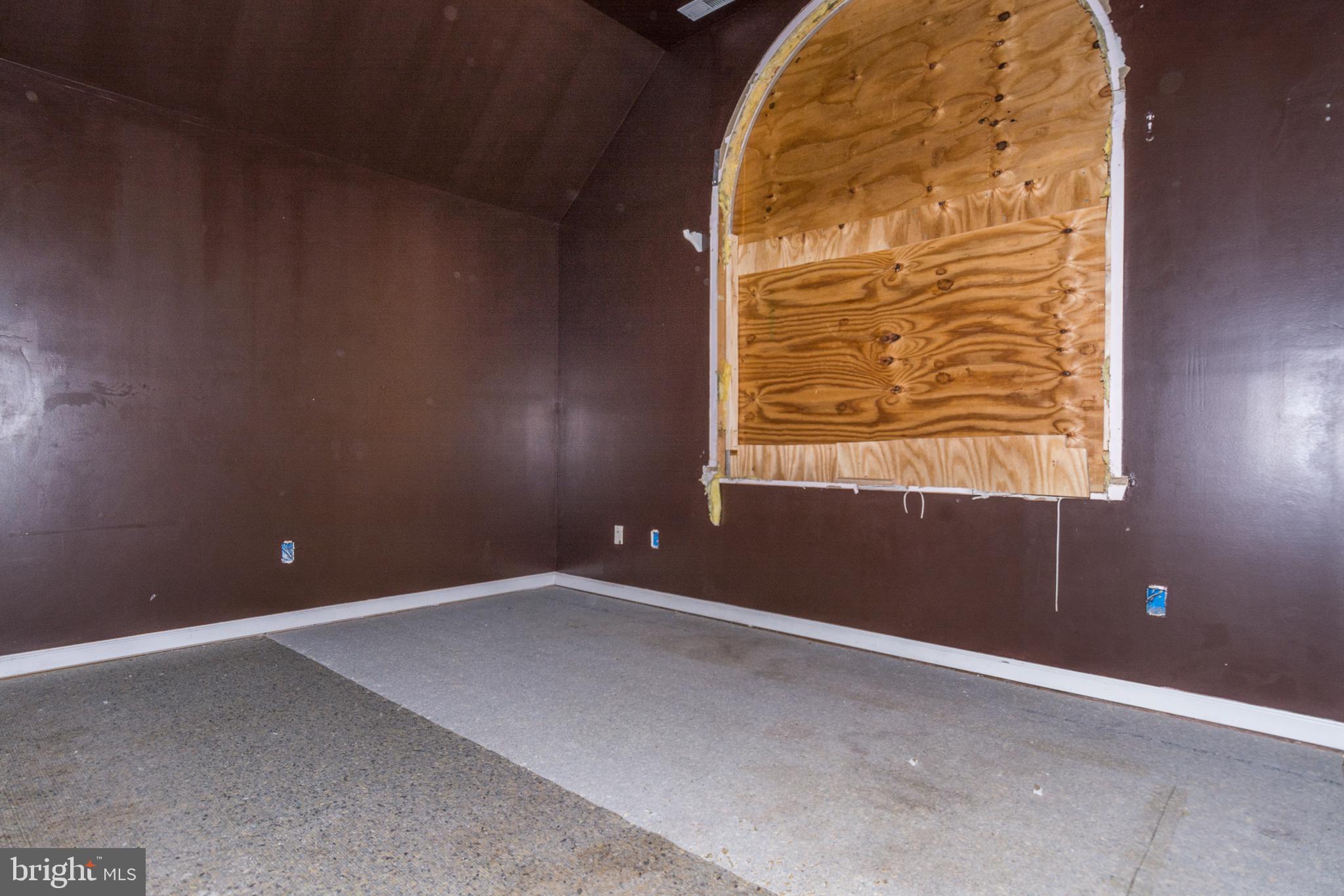 MIDDLE RIVER - Residential