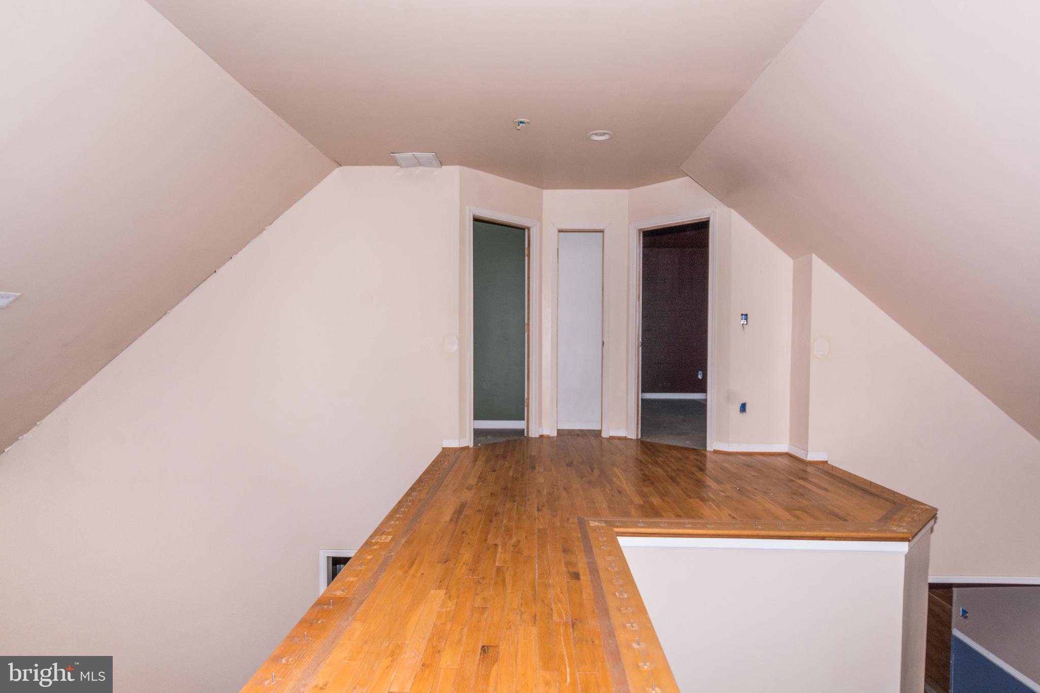 MIDDLE RIVER - Residential