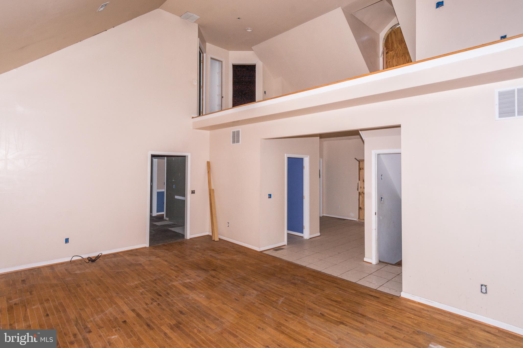 MIDDLE RIVER - Residential