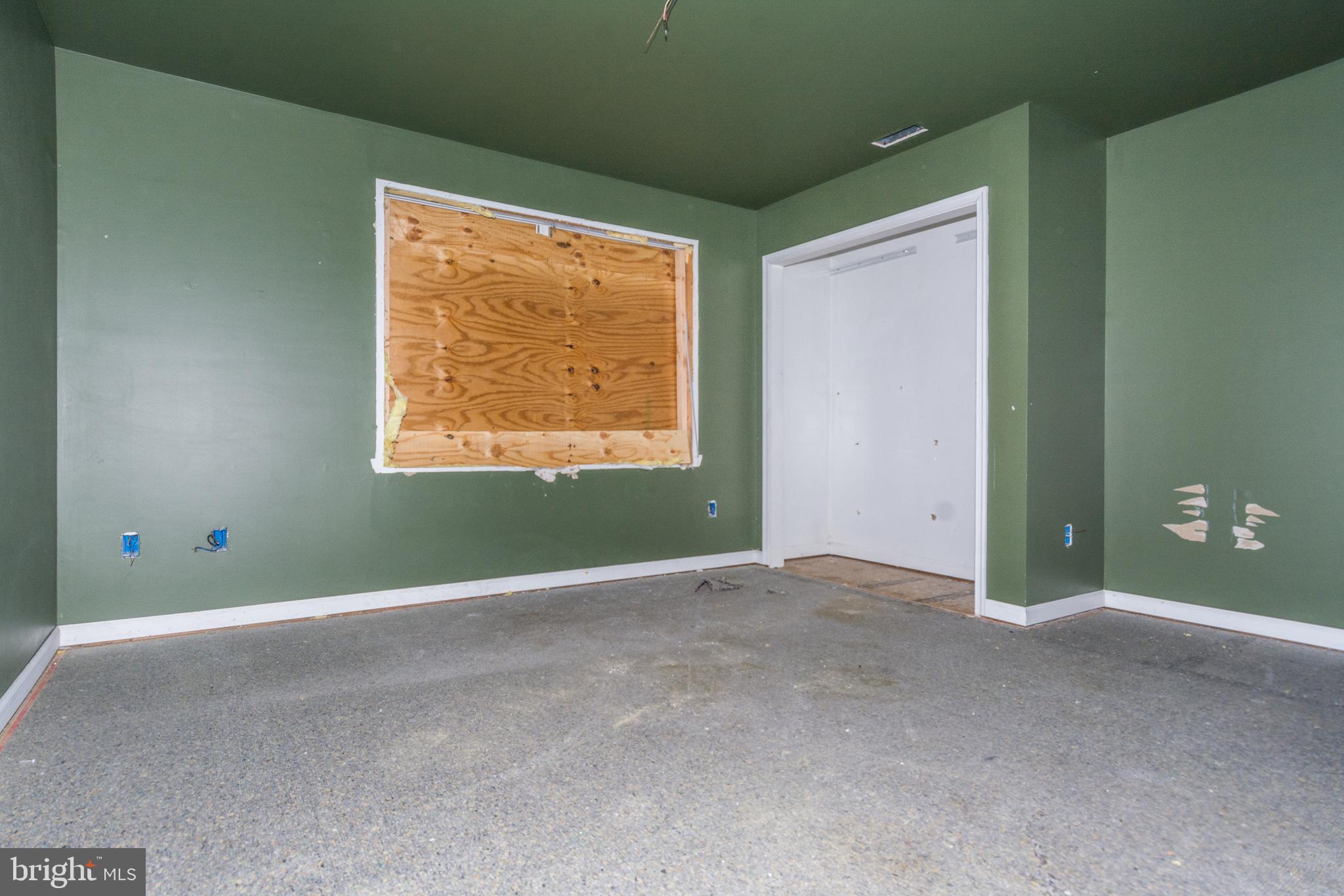 MIDDLE RIVER - Residential