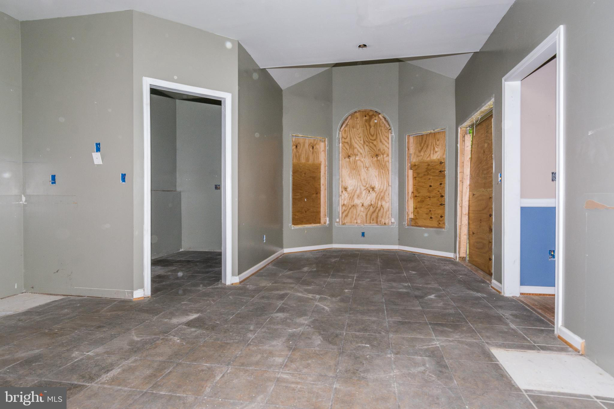 MIDDLE RIVER - Residential