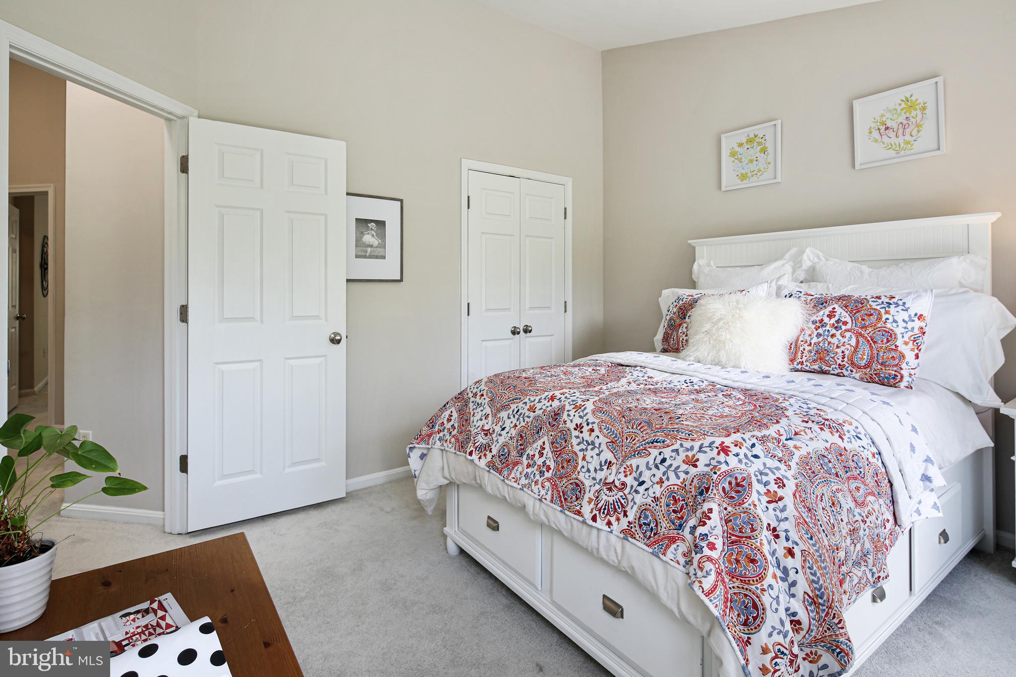 RIVER HILL - Residential