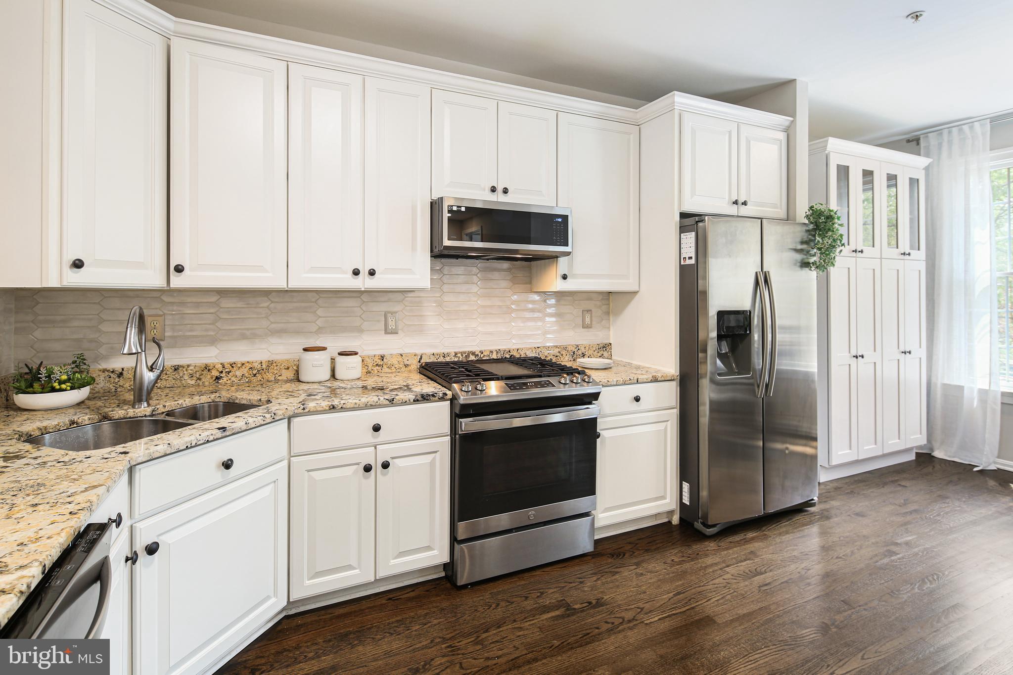 RIVER HILL - Residential