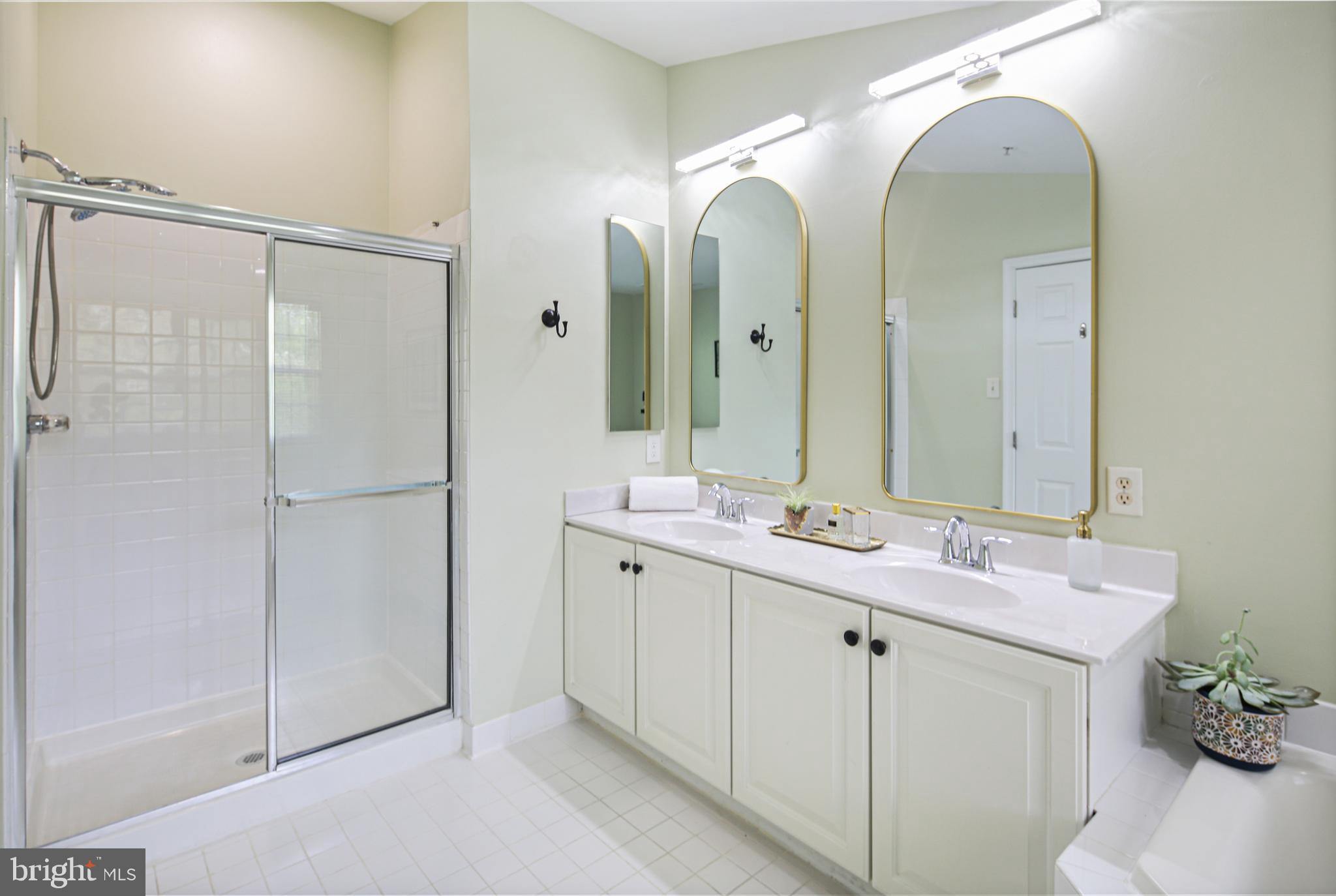 RIVER HILL - Residential