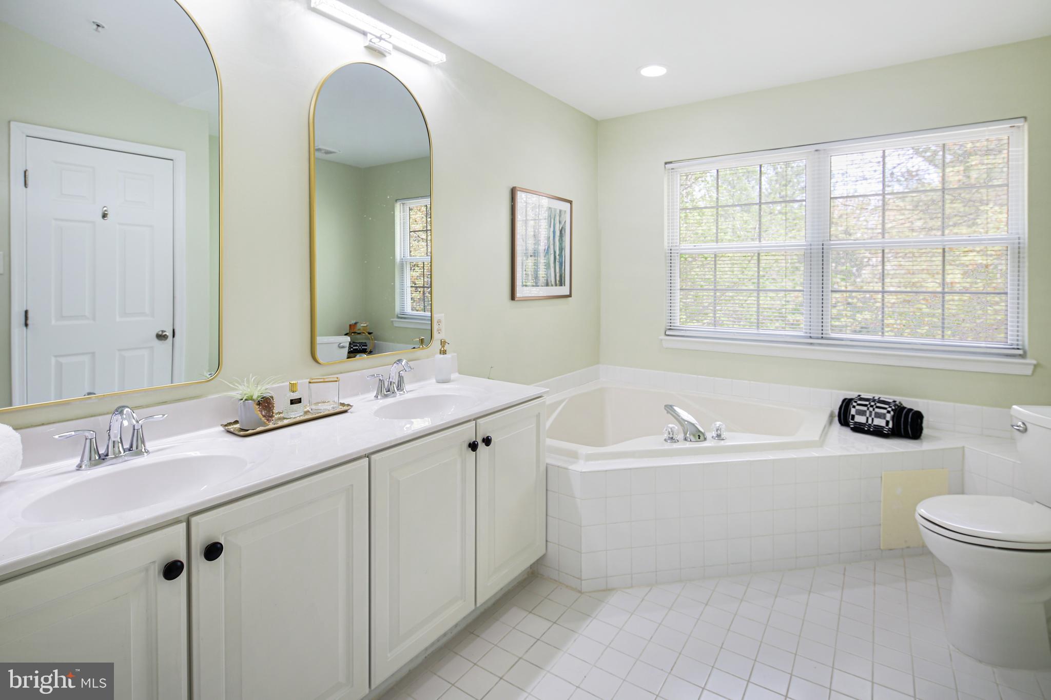 RIVER HILL - Residential