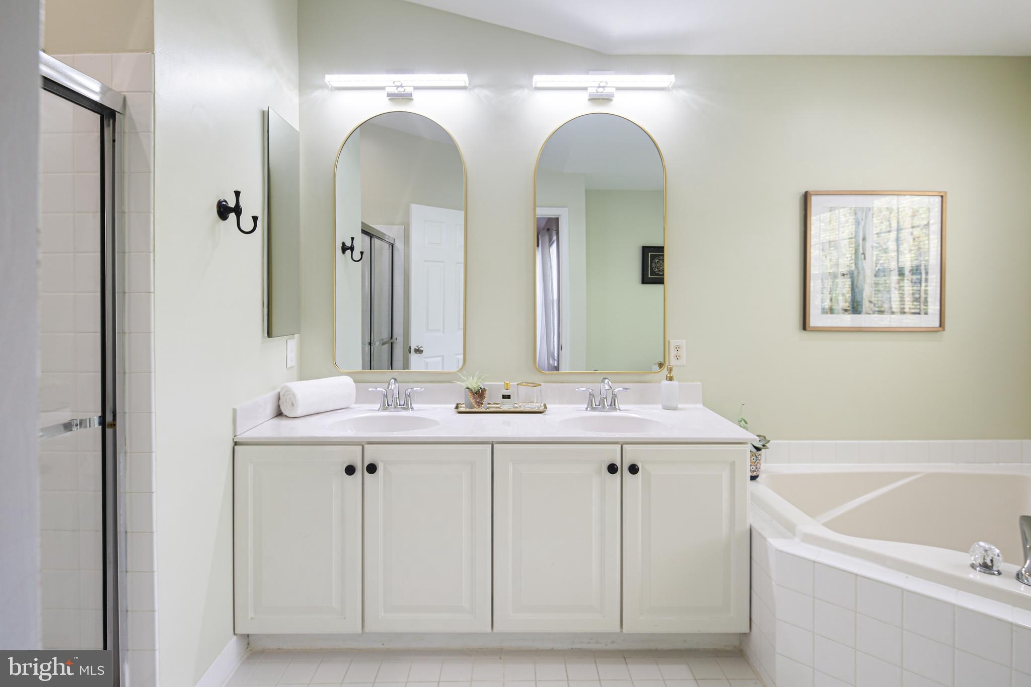 RIVER HILL - Residential