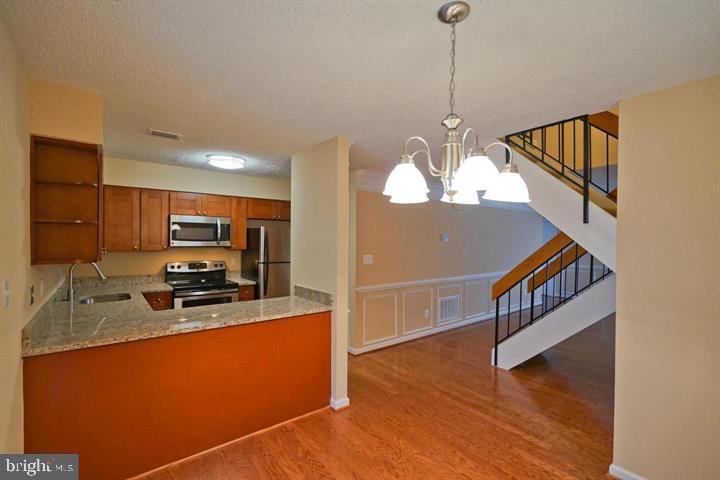 RESTON - Residential Lease