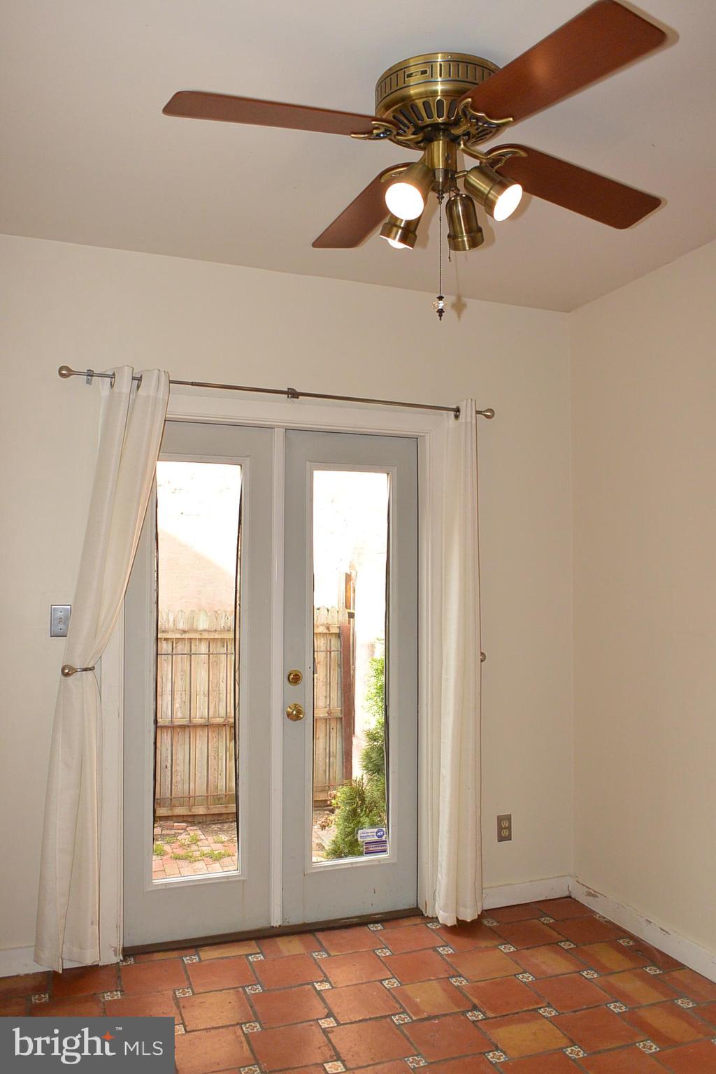 FEDERAL HILL HISTORIC DISTRICT - Residential Lease