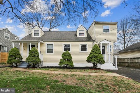 Photo of 1721 S Monroe Street S, ARLINGTON, VA 22204 (MLS # VAAR2069188)