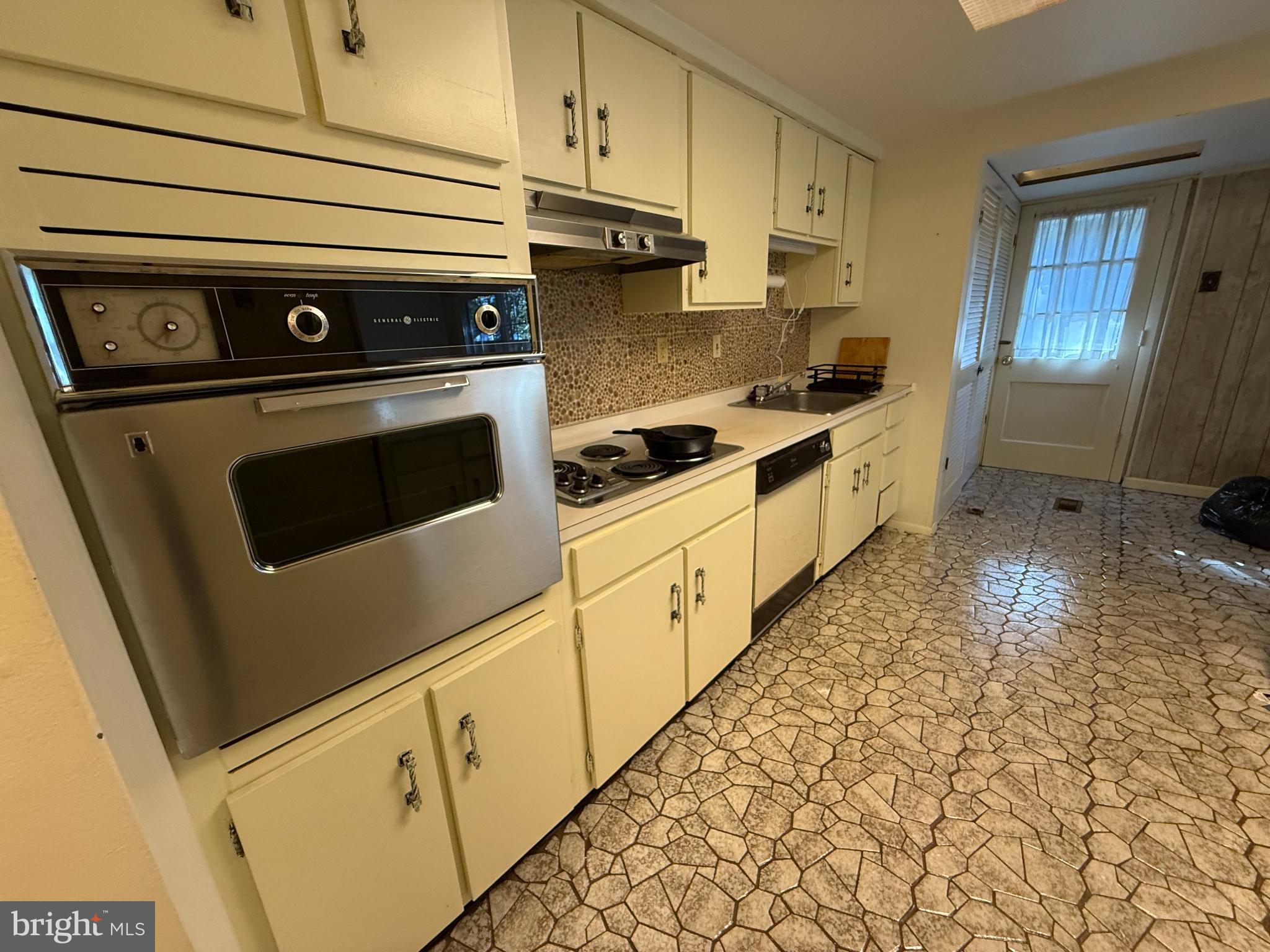 CROFTON TOWNE - Residential