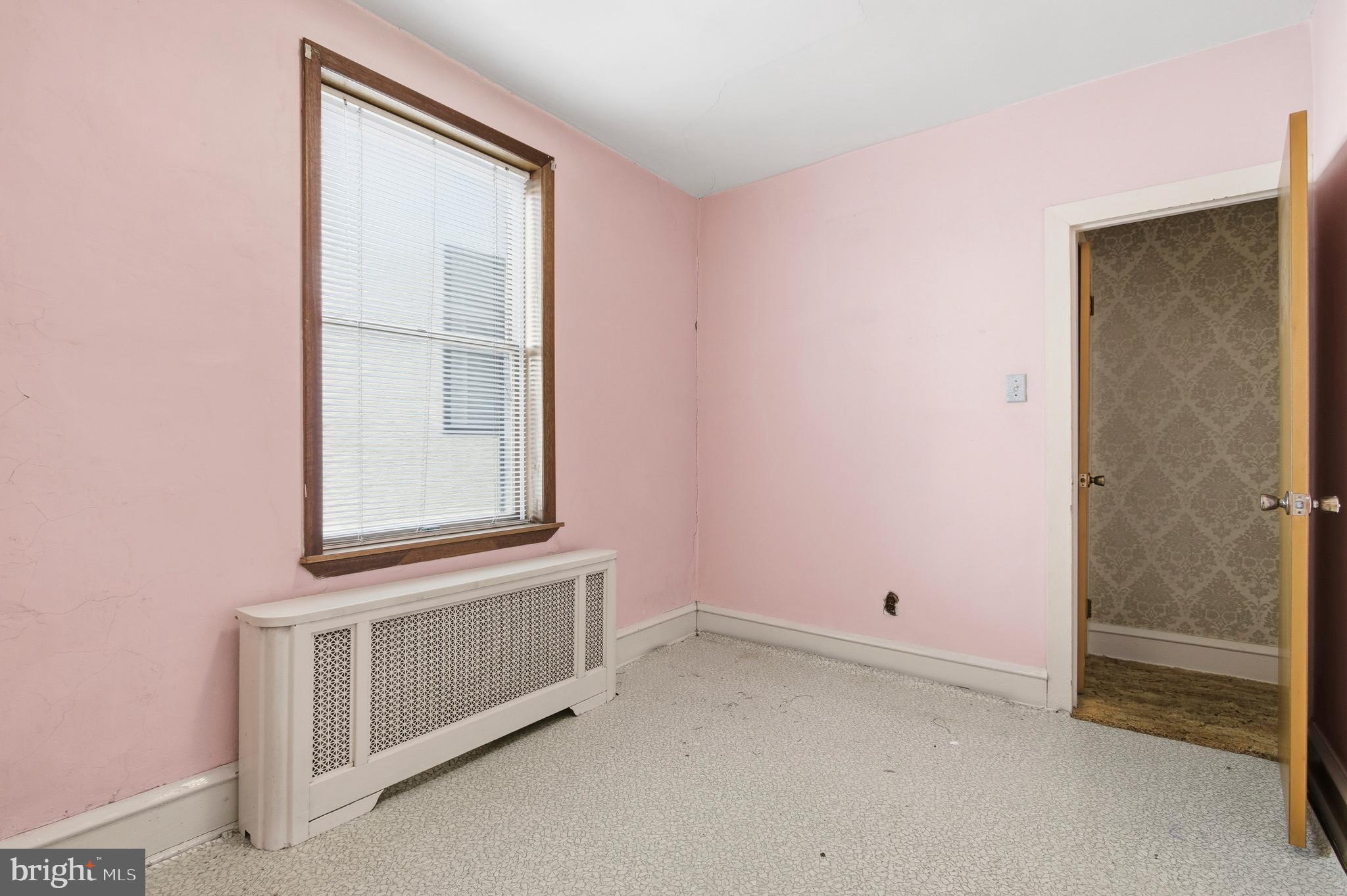 QUEEN VILLAGE - Residential