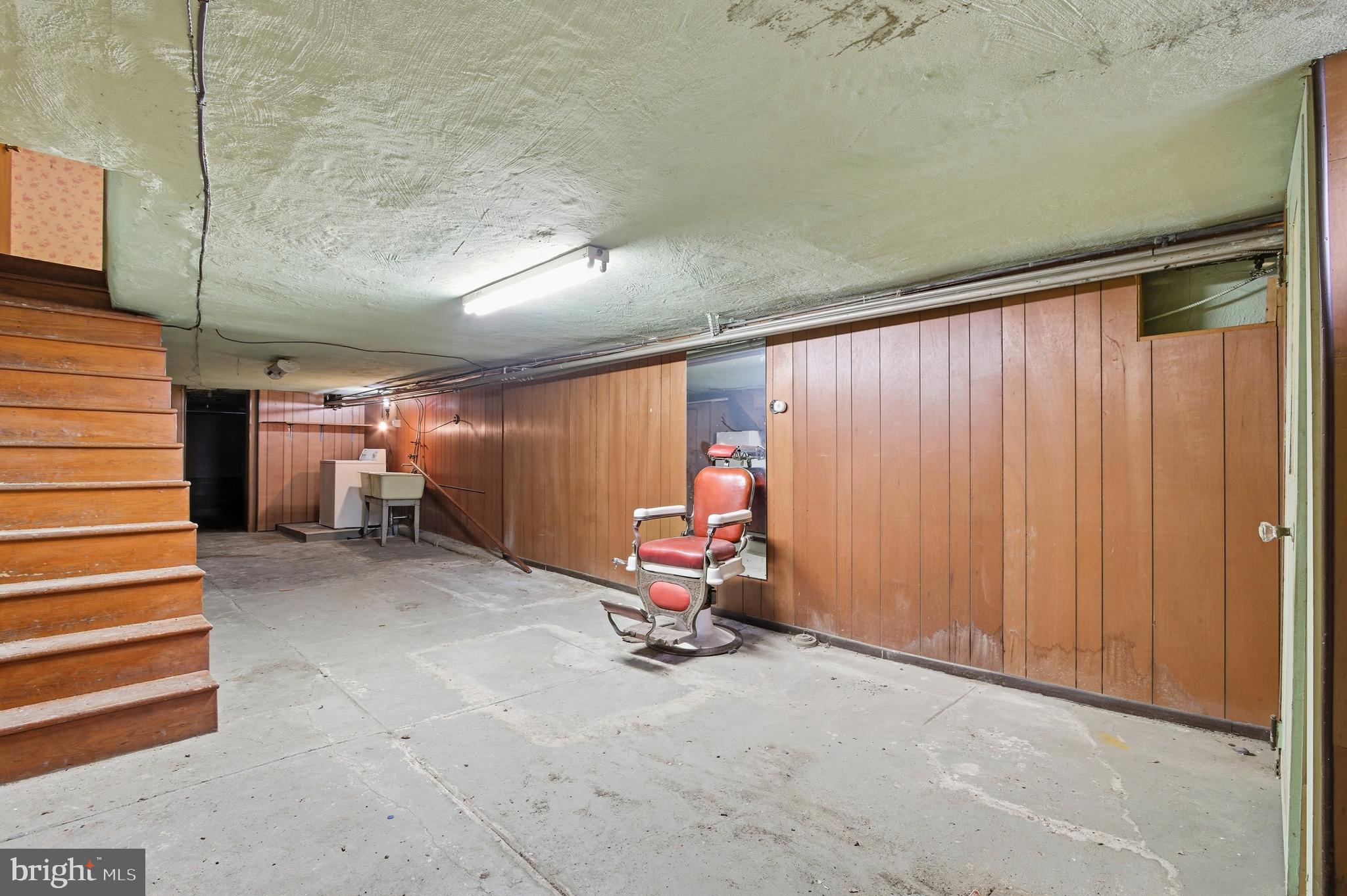 QUEEN VILLAGE - Residential