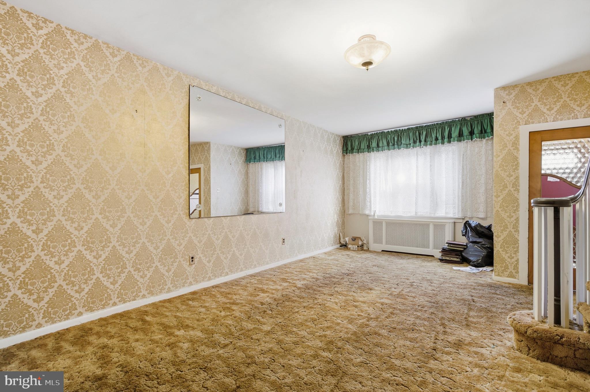 QUEEN VILLAGE - Residential