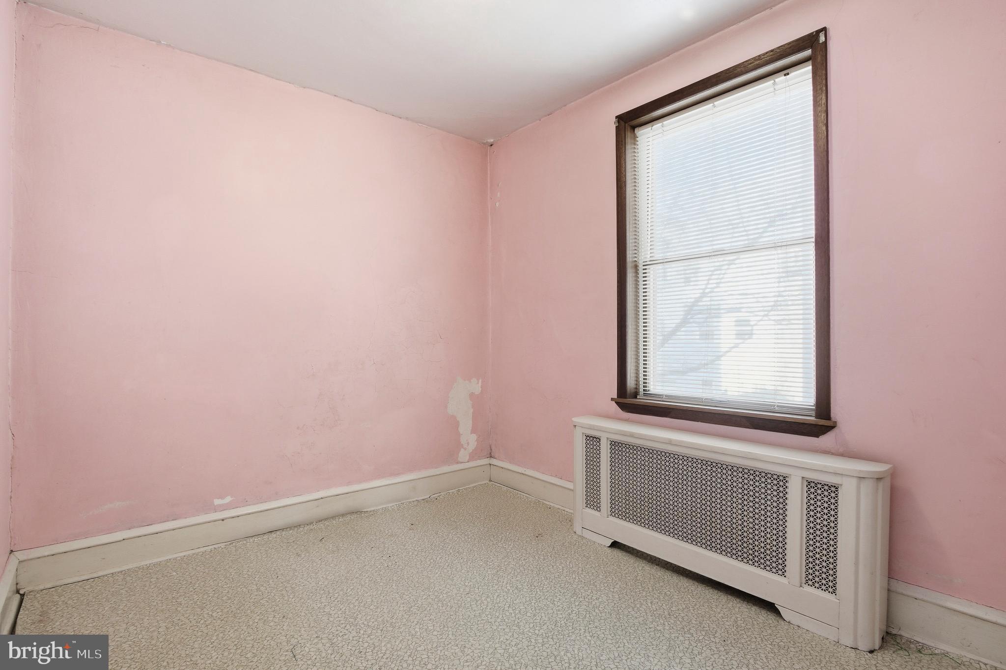 QUEEN VILLAGE - Residential