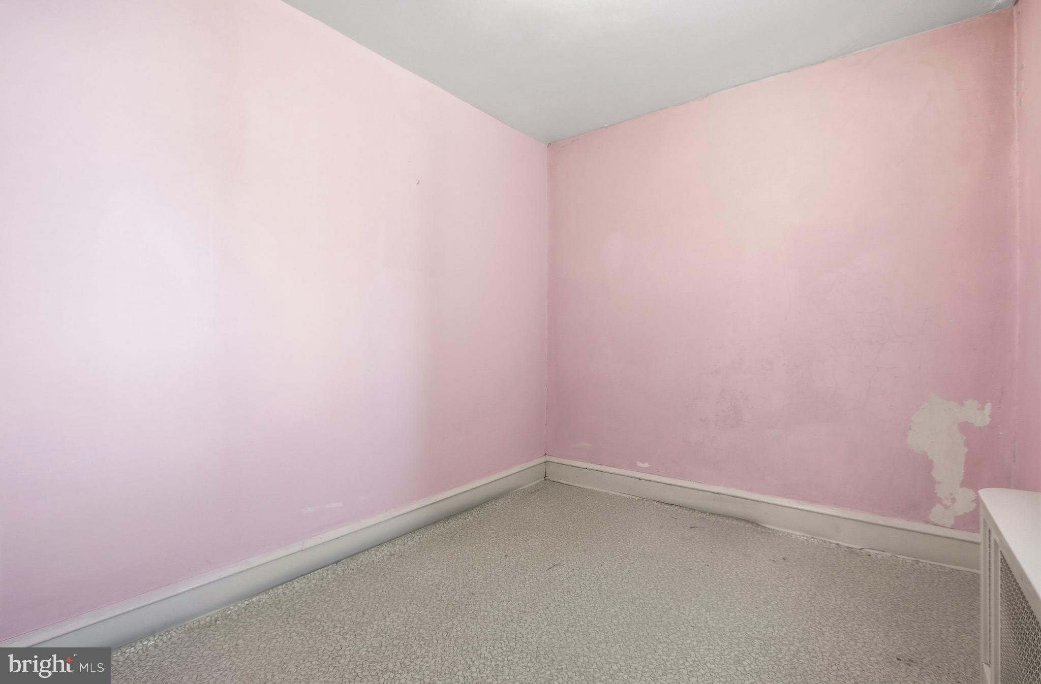 QUEEN VILLAGE - Residential