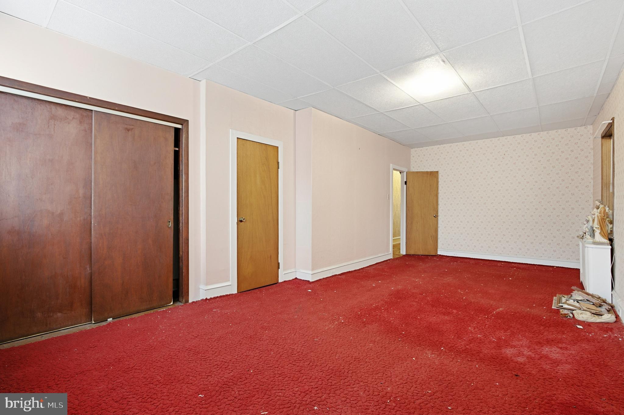 QUEEN VILLAGE - Residential