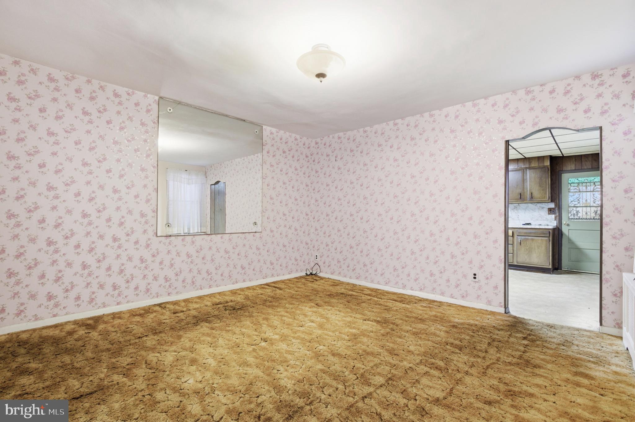 QUEEN VILLAGE - Residential