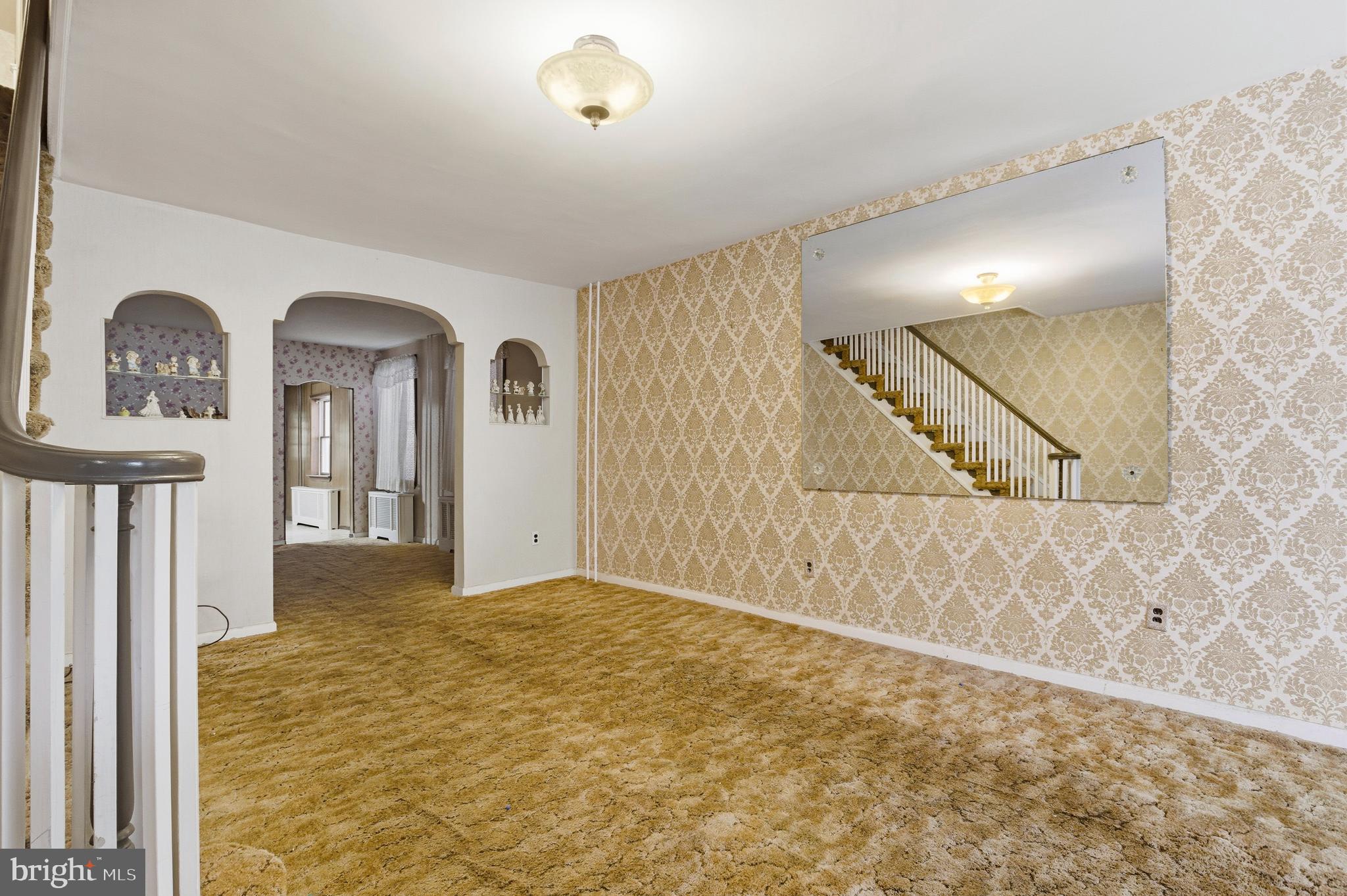 QUEEN VILLAGE - Residential