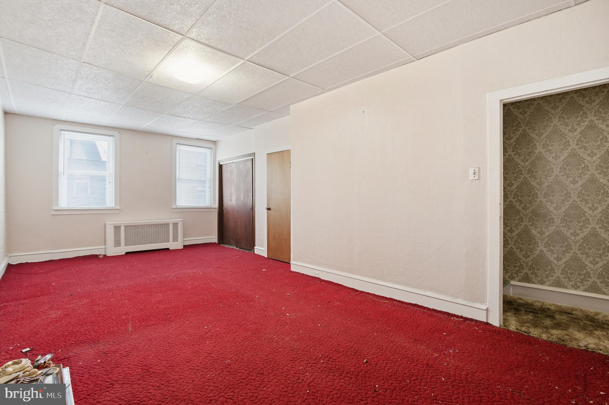 QUEEN VILLAGE - Residential